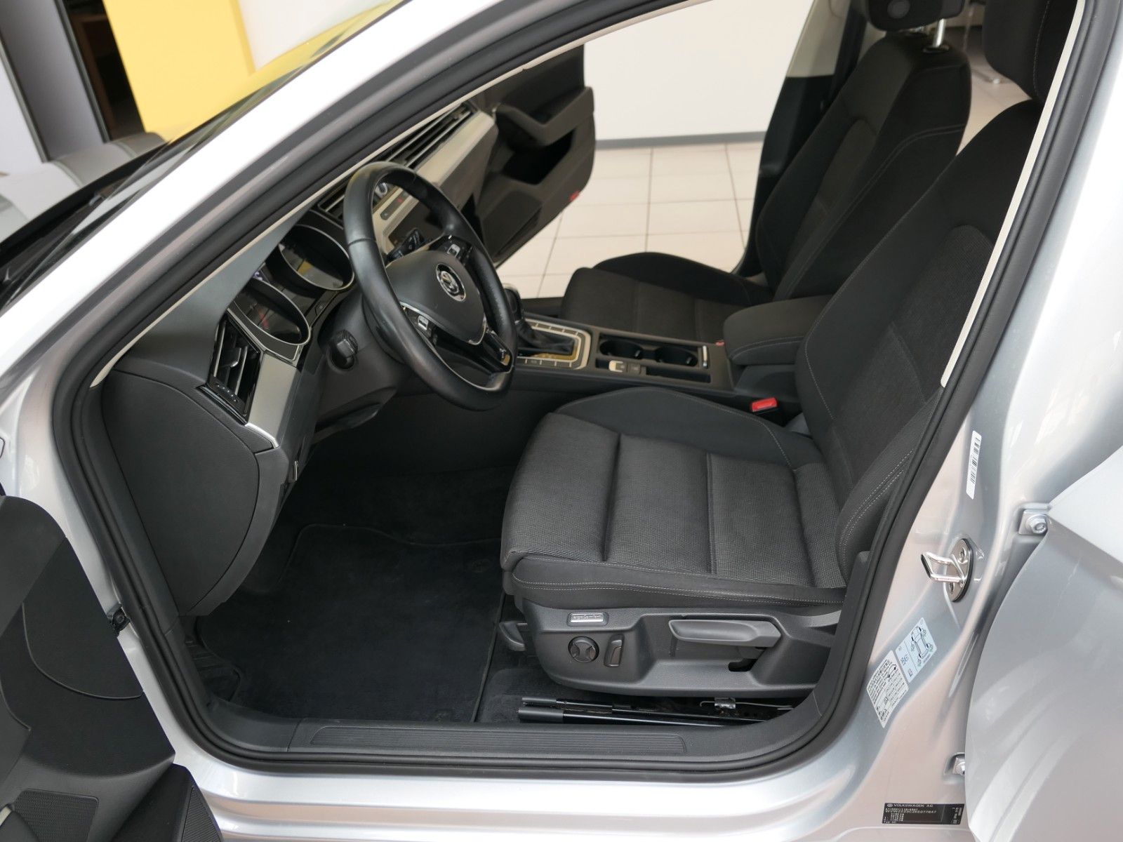 Fahrzeugabbildung Volkswagen Passat Var. 2.0 TDI 190 Comfortl*LM*NAVI*ACC*DSG