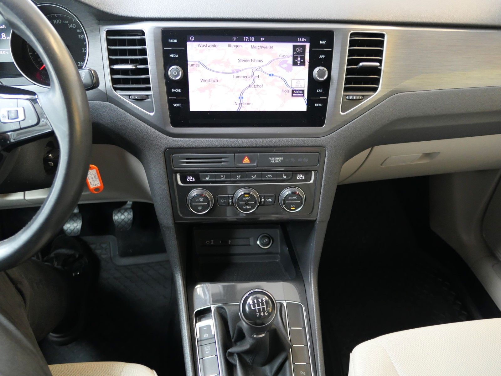 Fahrzeugabbildung Volkswagen Golf Sportsvan 1.0 TSI Comfortline Navi