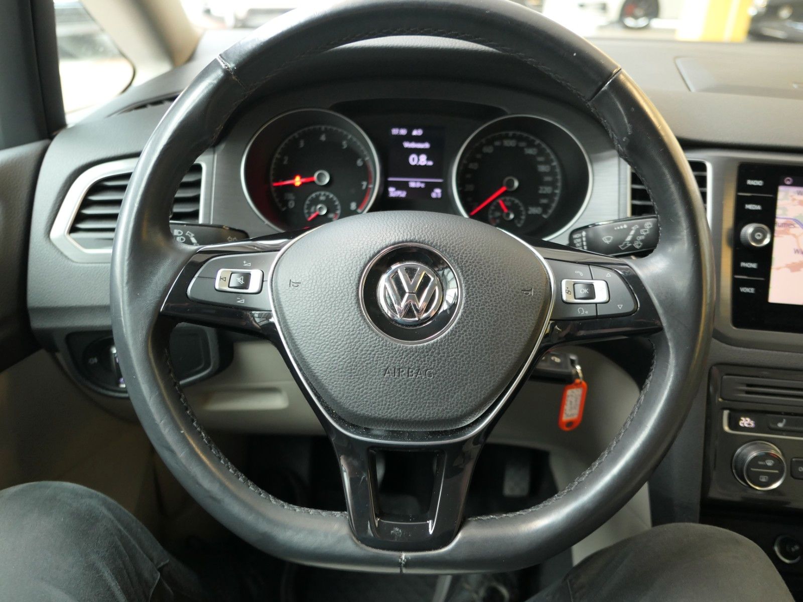 Fahrzeugabbildung Volkswagen Golf Sportsvan 1.0 TSI Comfortline Navi