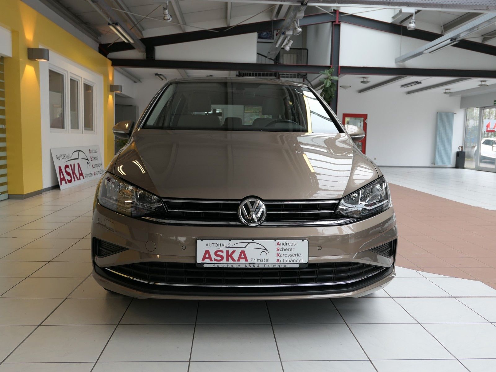 Fahrzeugabbildung Volkswagen Golf Sportsvan 1.0 TSI Comfortline Navi