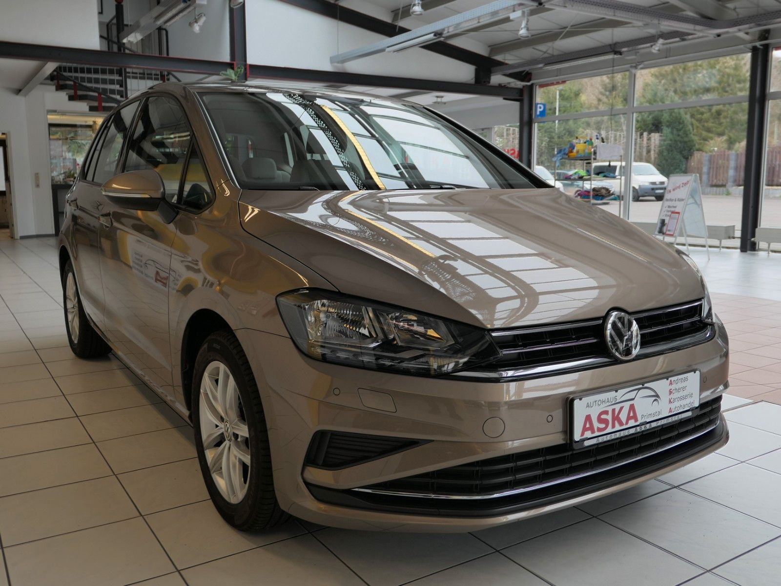 Fahrzeugabbildung Volkswagen Golf Sportsvan 1.0 TSI Comfortline Navi