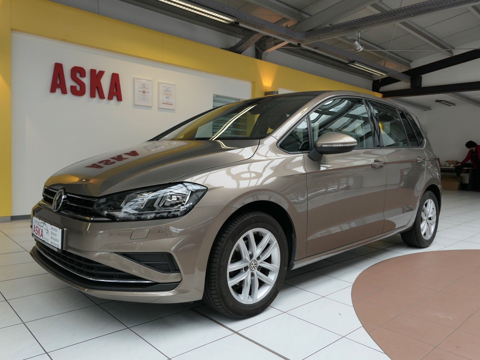 Fahrzeugabbildung Volkswagen Golf Sportsvan 1.0 TSI Comfortline Navi