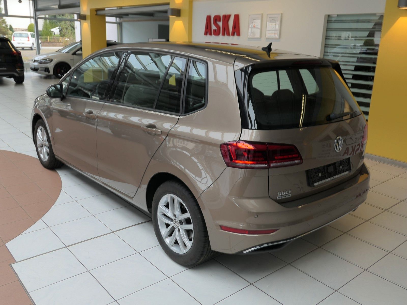 Fahrzeugabbildung Volkswagen Golf Sportsvan 1.0 TSI Comfortline Navi