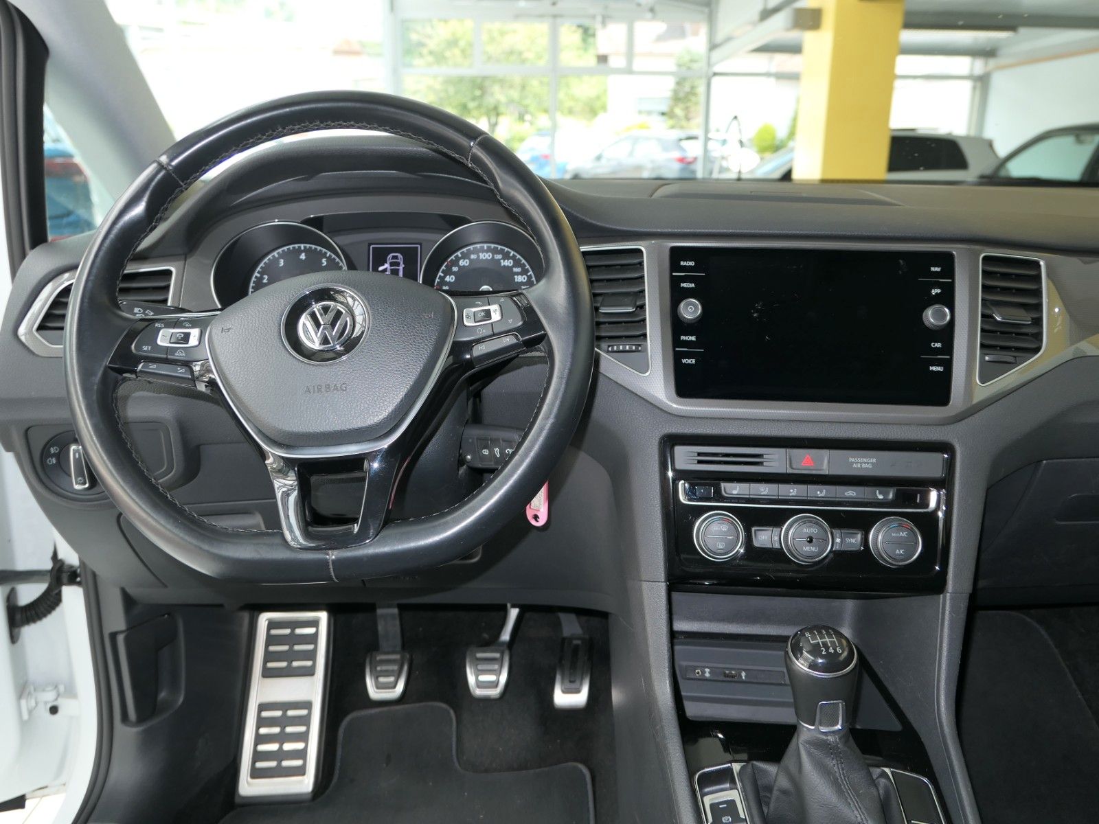 Fahrzeugabbildung Volkswagen Golf Sportsvan TSI Join*Navi+APPCon+Einparkhilfe