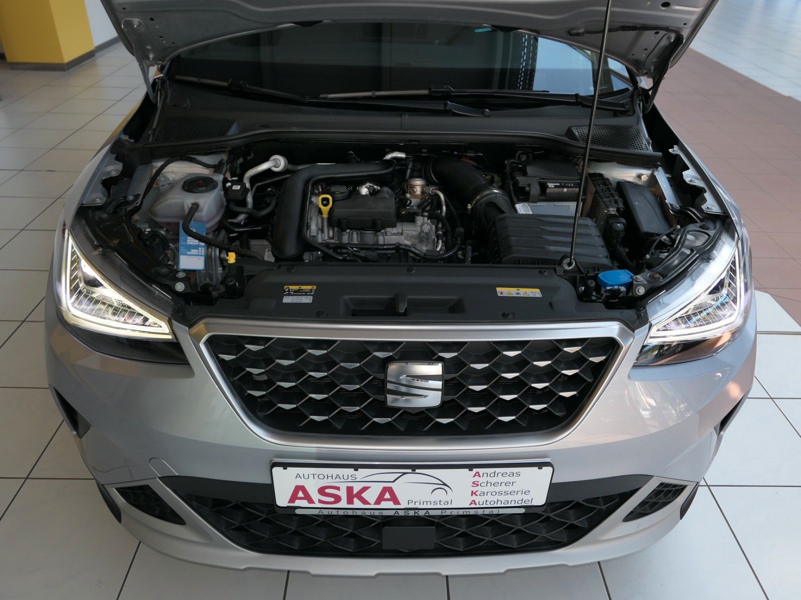 Fahrzeugabbildung SEAT Arona Xperience Navi*SeatConnect*FullLED*LM*TOP