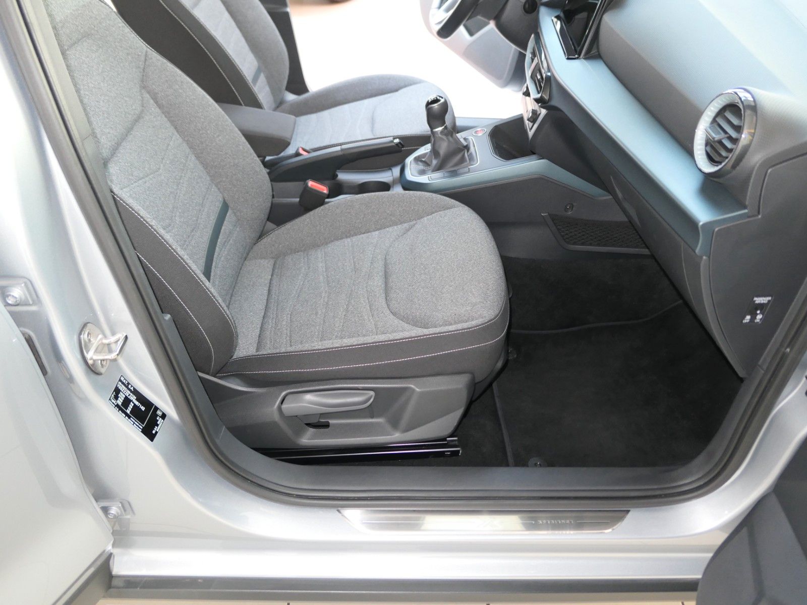 Fahrzeugabbildung SEAT Arona Xperience Navi*SeatConnect*FullLED*LM*TOP