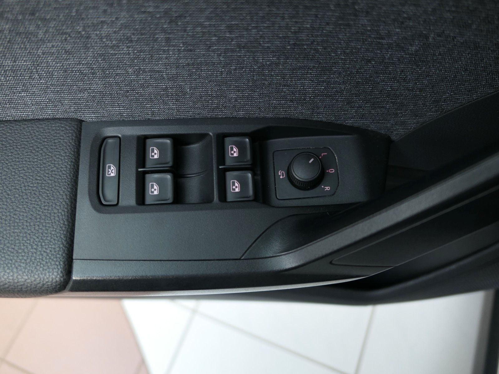 Fahrzeugabbildung SEAT Arona Xperience Navi*SeatConnect*FullLED*LM*TOP