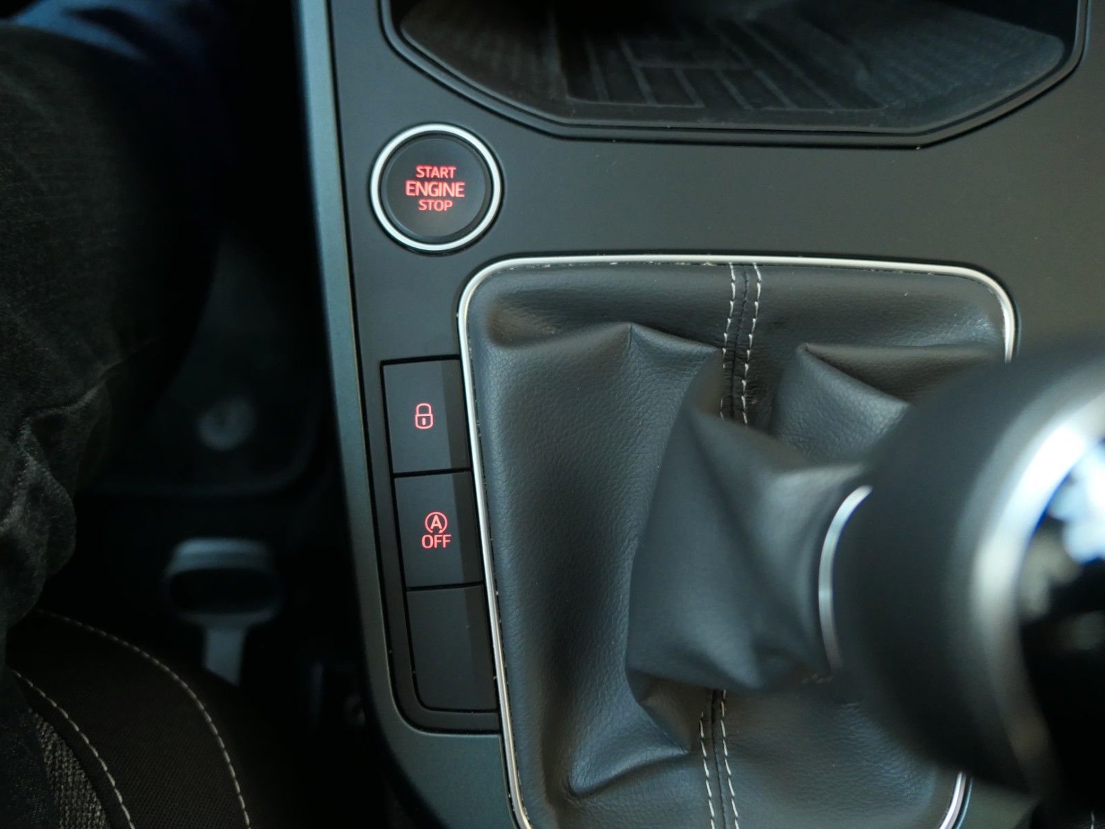 Fahrzeugabbildung SEAT Arona Xperience Navi*SeatConnect*FullLED*LM*TOP