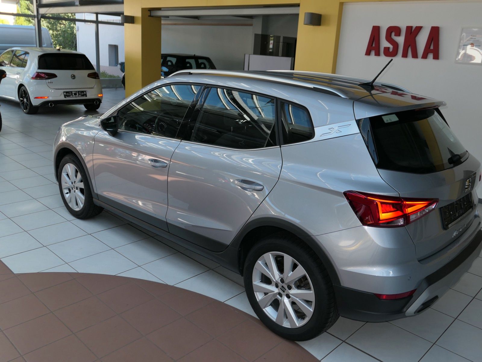 Fahrzeugabbildung SEAT Arona Xperience Navi*SeatConnect*FullLED*LM*TOP