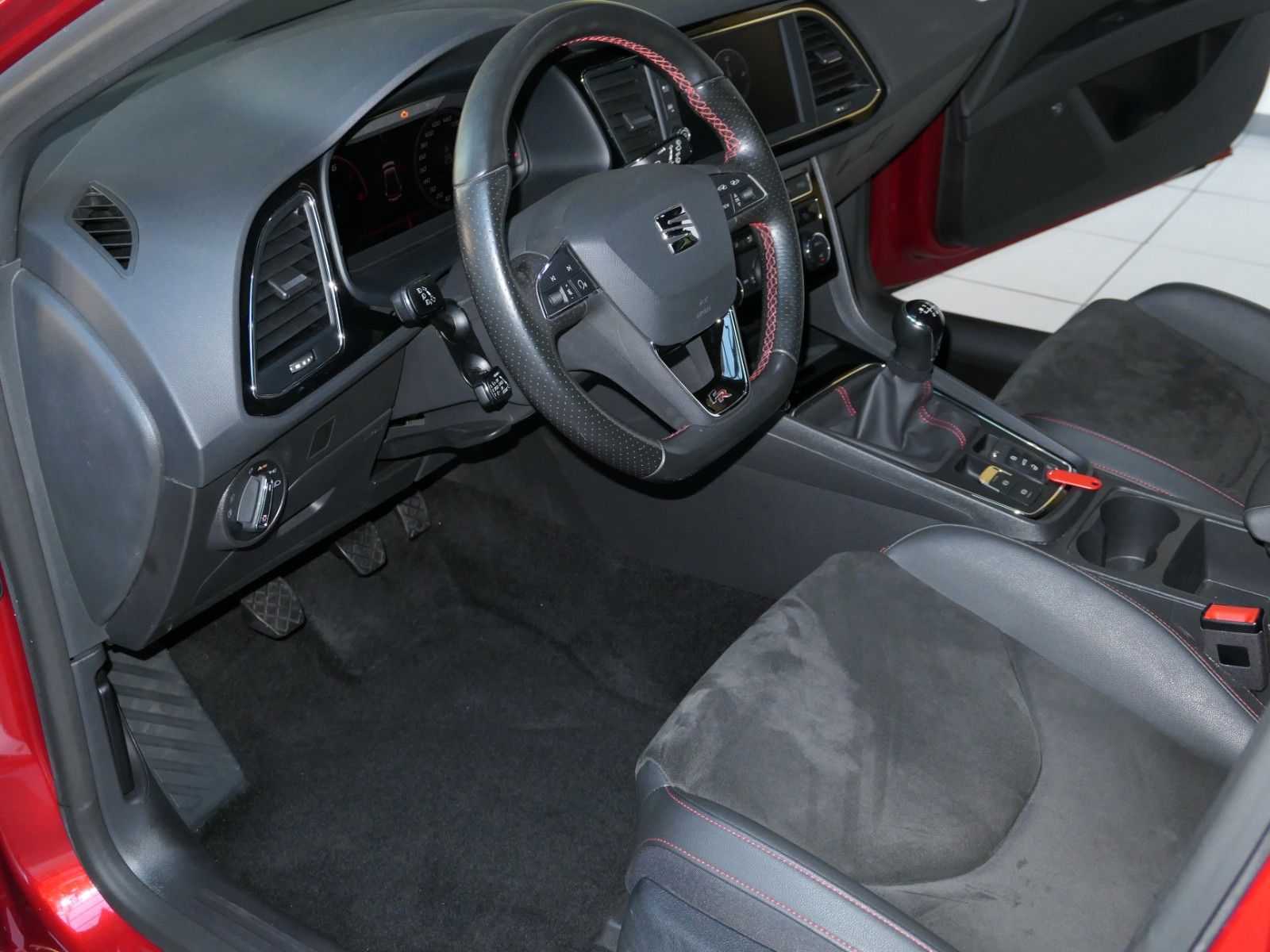 Fahrzeugabbildung SEAT Leon 1.5 FR Black Edit.*LM*NAVI*ACC*Soundsy.Subw