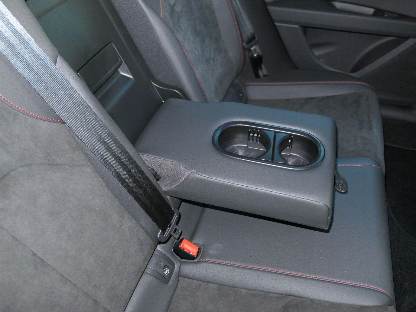 Fahrzeugabbildung SEAT Leon 1.5 FR Black Edit.*LM*NAVI*ACC*Soundsy.Subw
