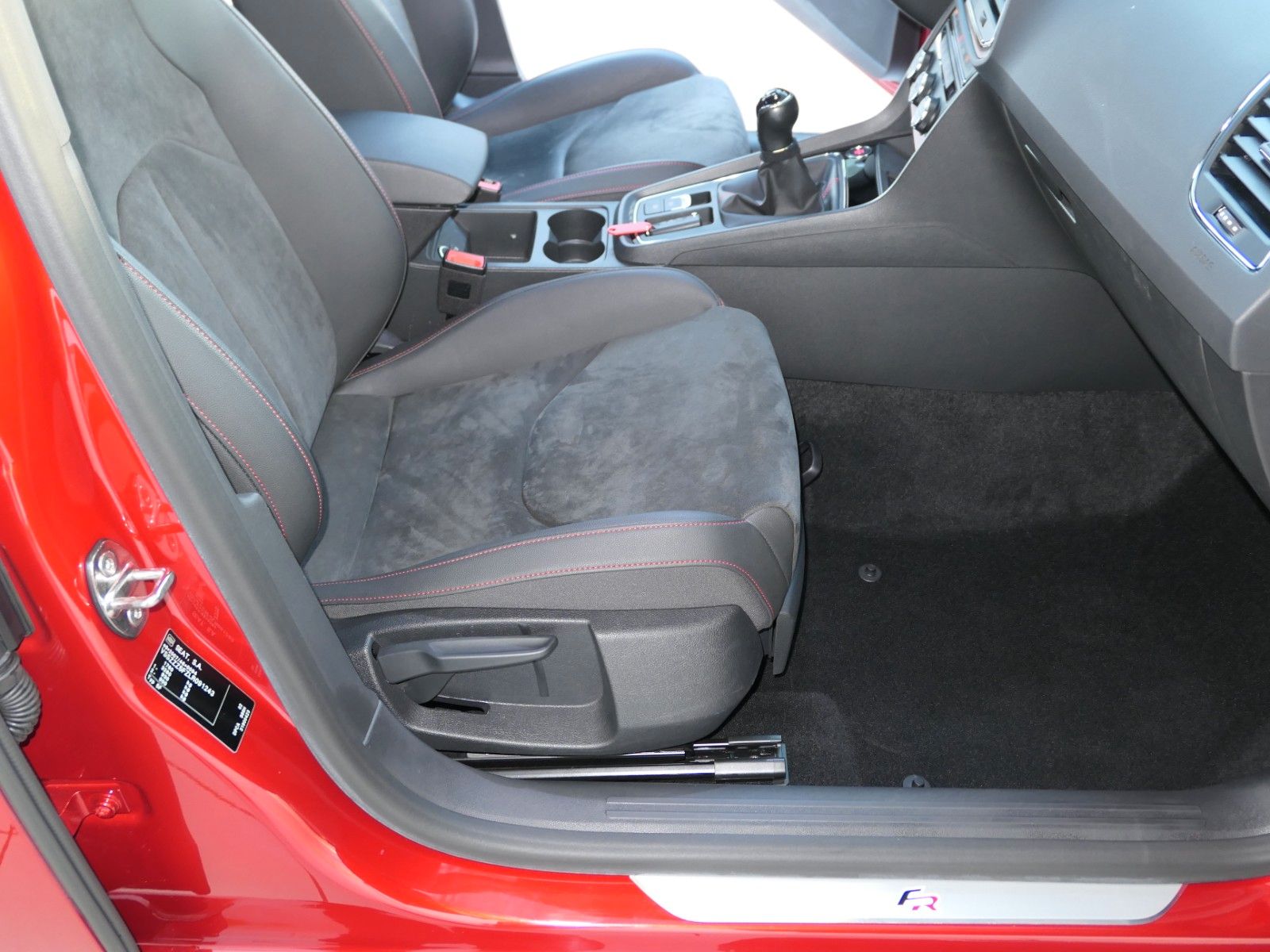Fahrzeugabbildung SEAT Leon 1.5 FR Black Edit.*LM*NAVI*ACC*Soundsy.Subw