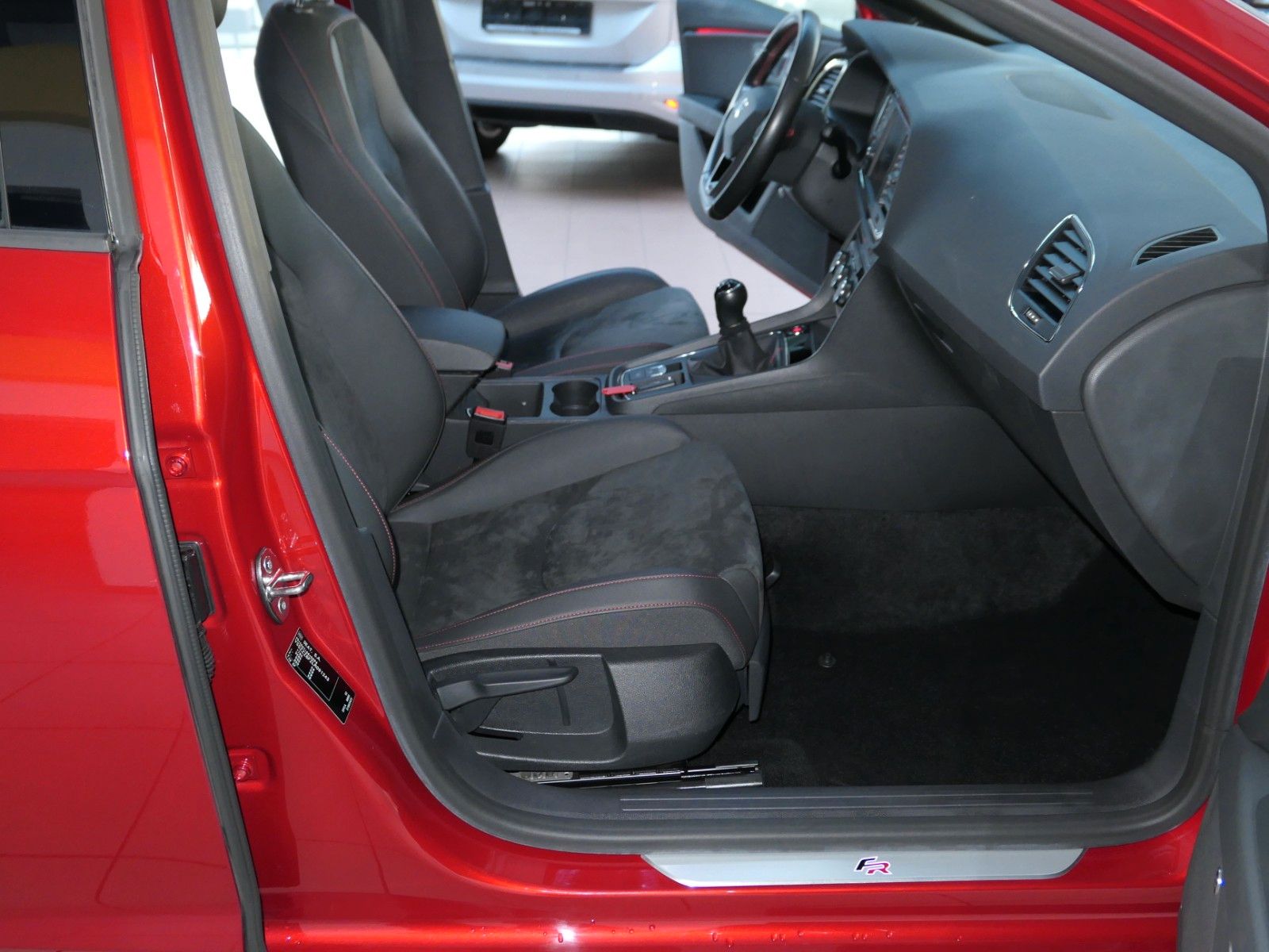 Fahrzeugabbildung SEAT Leon 1.5 FR Black Edit.*LM*NAVI*ACC*Soundsy.Subw
