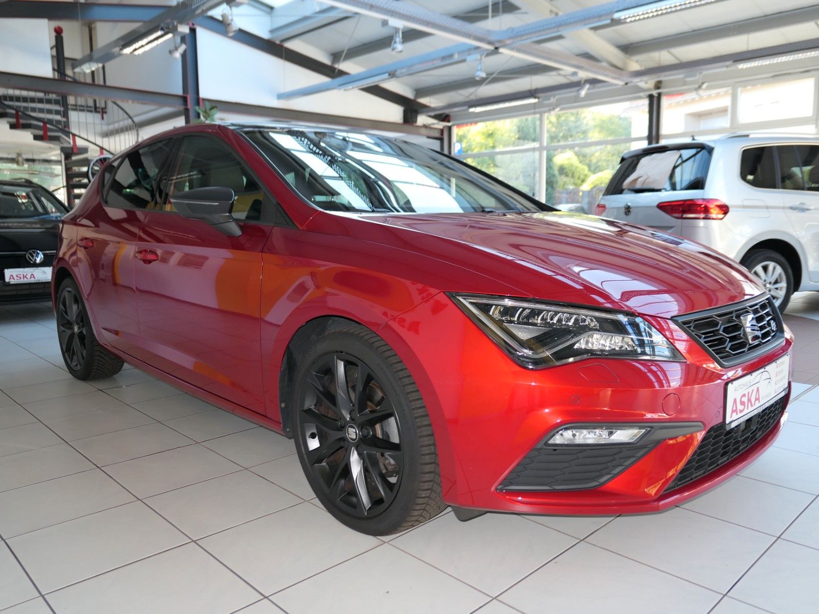 Fahrzeugabbildung SEAT Leon 1.5 FR Black Edit.*LM*NAVI*ACC*Soundsy.Subw