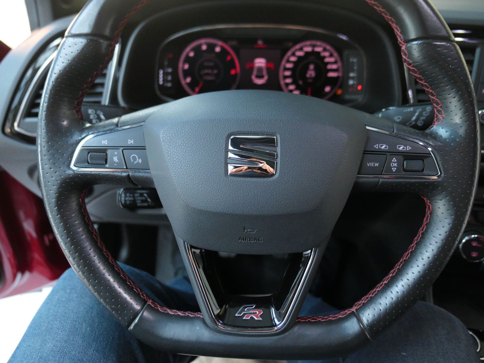 Fahrzeugabbildung SEAT Leon 1.5 FR Black Edit.*LM*NAVI*ACC*Soundsy.Subw