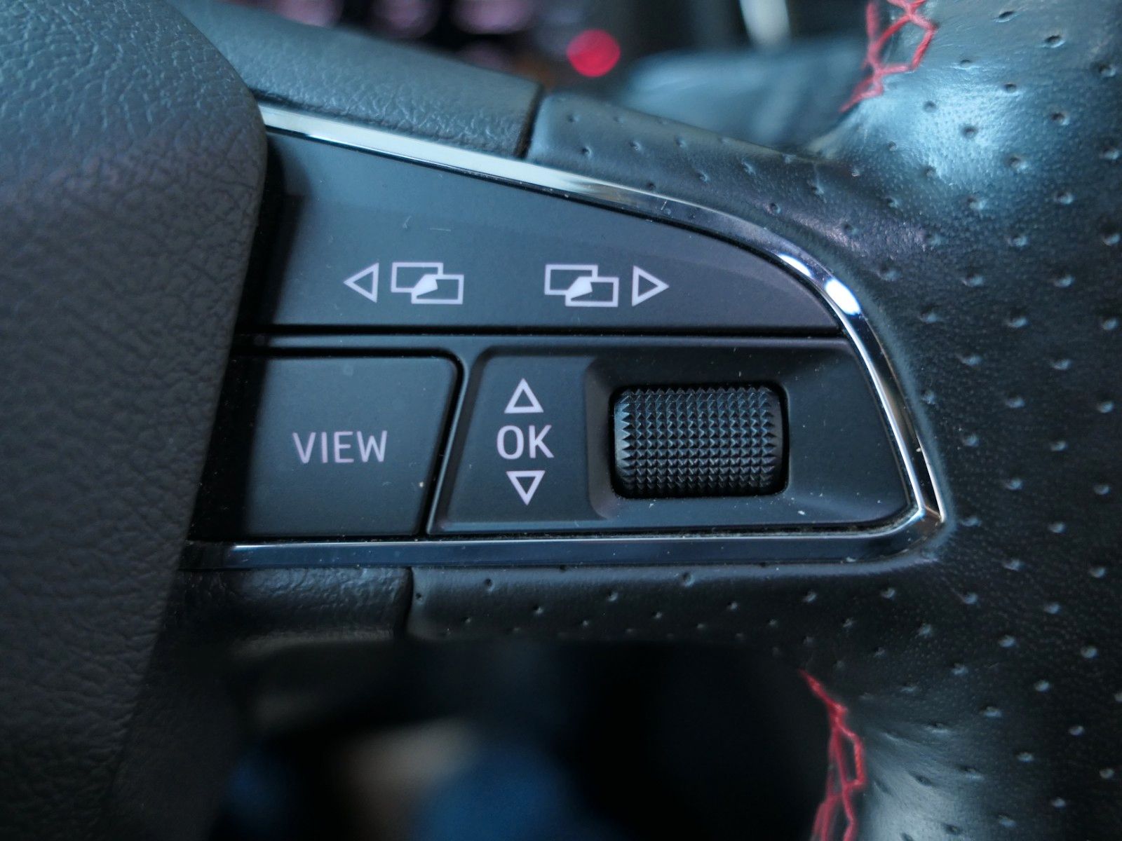 Fahrzeugabbildung SEAT Leon 1.5 FR Black Edit.*LM*NAVI*ACC*Soundsy.Subw