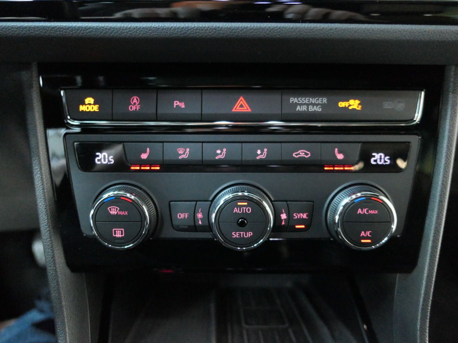 Fahrzeugabbildung SEAT Leon 1.5 FR Black Edit.*LM*NAVI*ACC*Soundsy.Subw