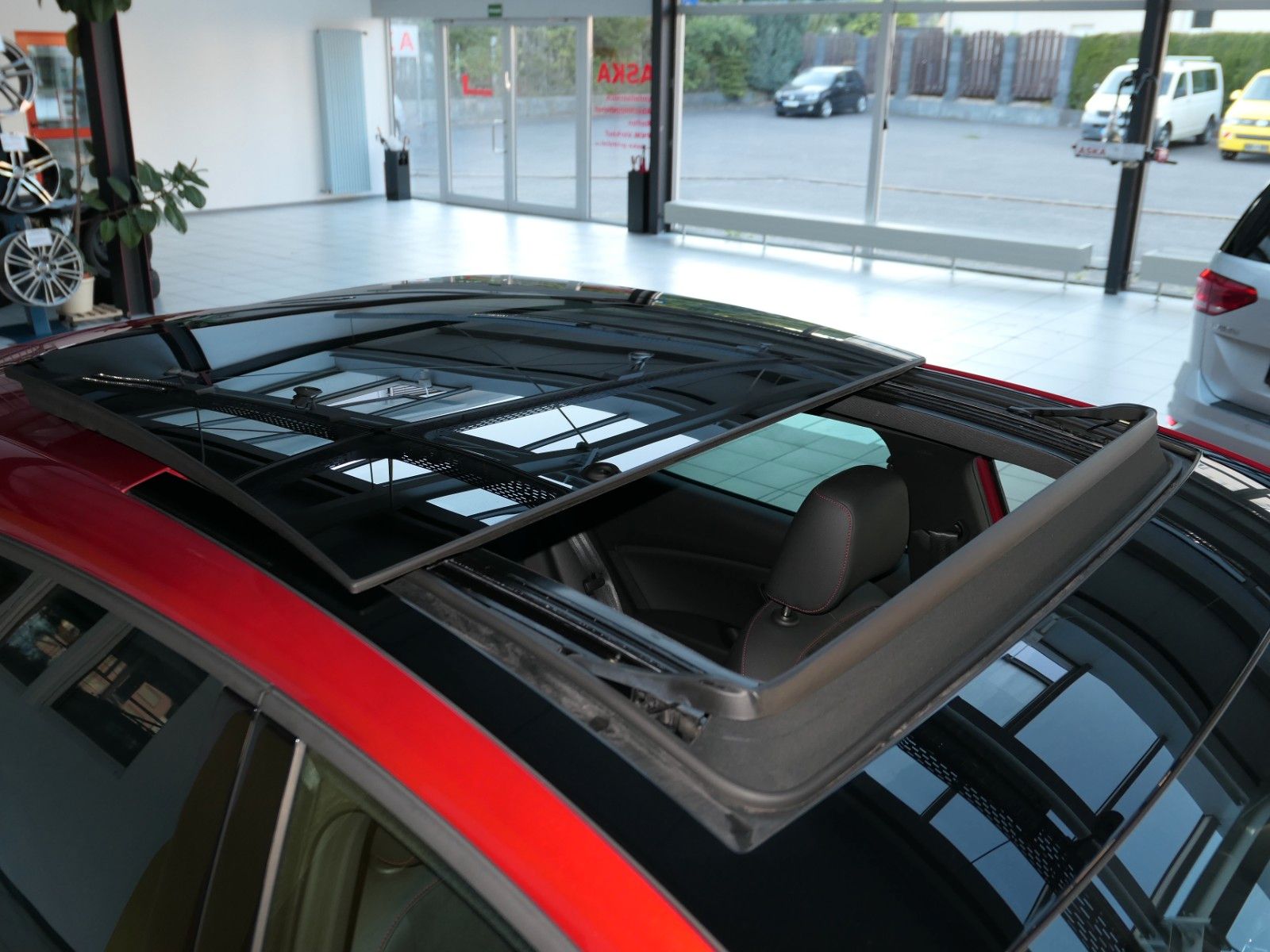 Fahrzeugabbildung SEAT Leon 1.5 FR Black Edit.*LM*NAVI*ACC*Soundsy.Subw