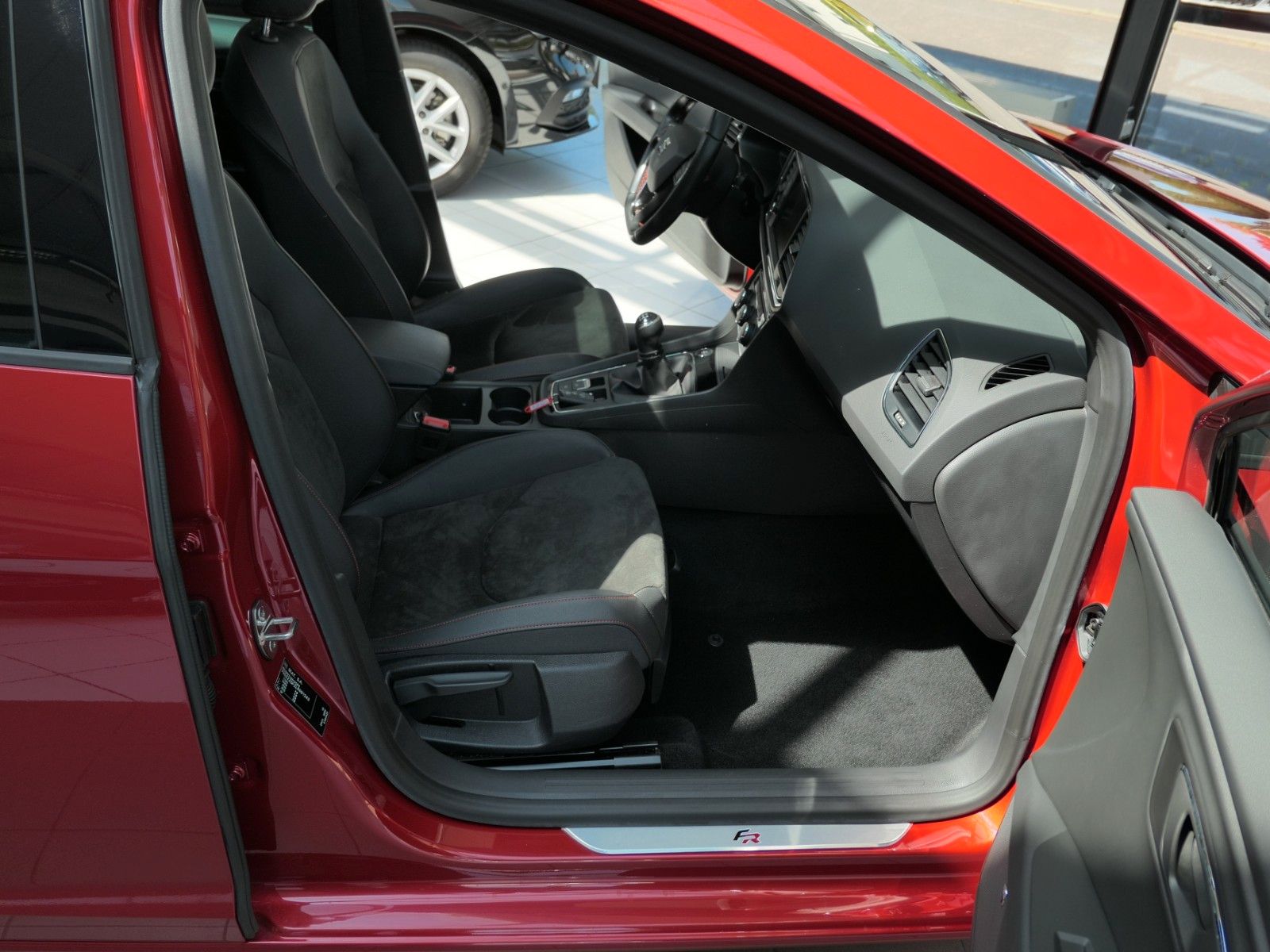 Fahrzeugabbildung SEAT Leon 1.5 FR Black Edit.*LM*NAVI*ACC*Soundsy.Subw