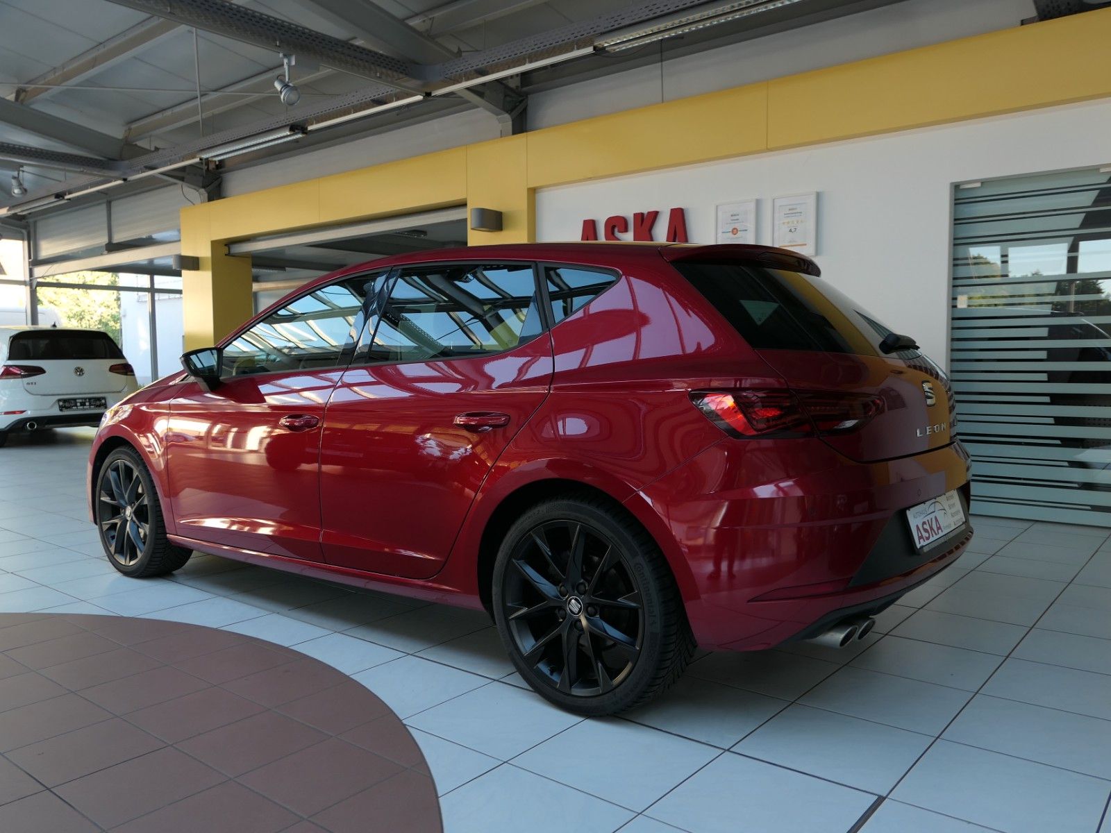 Fahrzeugabbildung SEAT Leon 1.5 FR Black Edit.*LM*NAVI*ACC*Soundsy.Subw