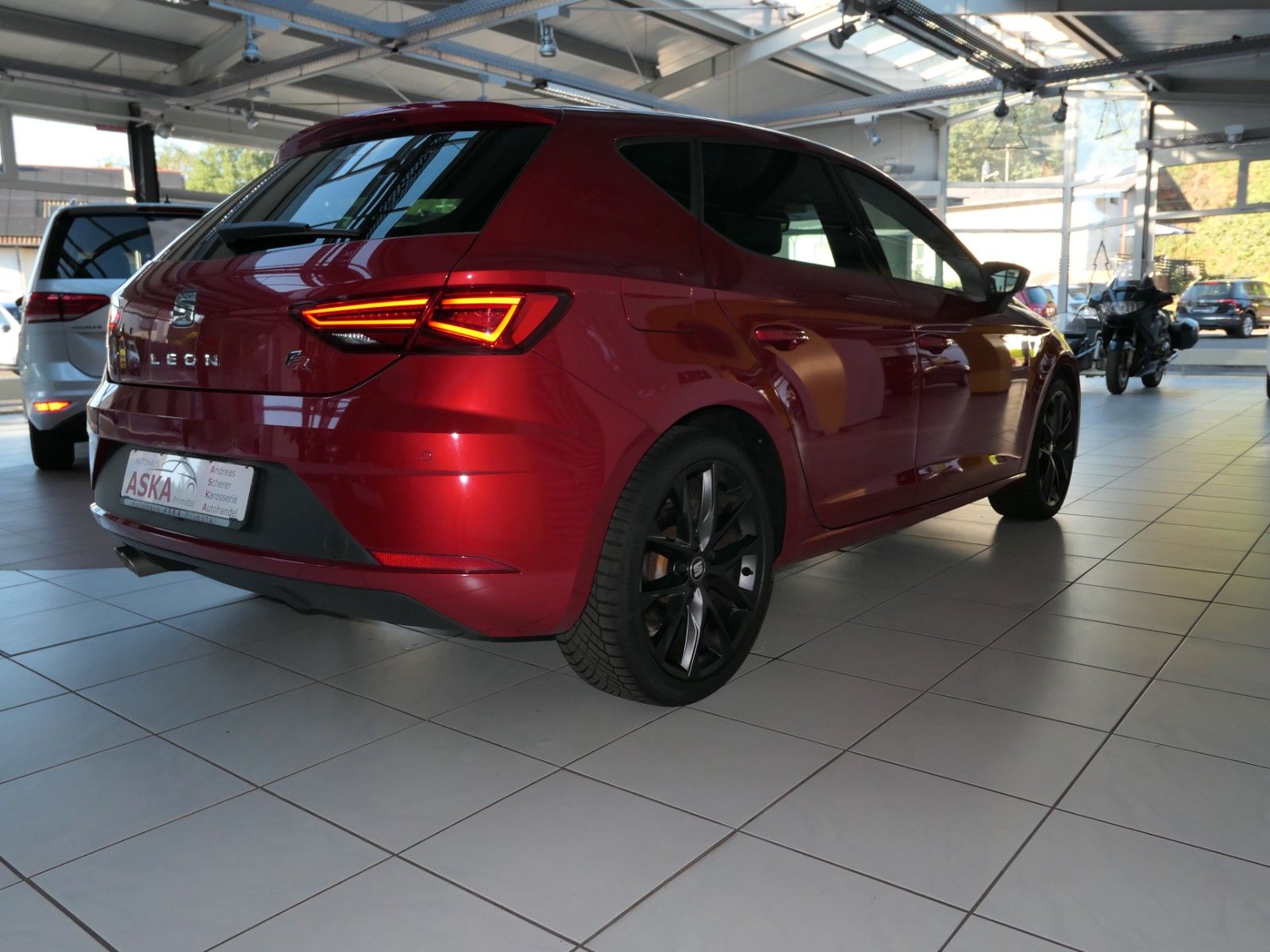 Fahrzeugabbildung SEAT Leon 1.5 FR Black Edit.*LM*NAVI*ACC*Soundsy.Subw