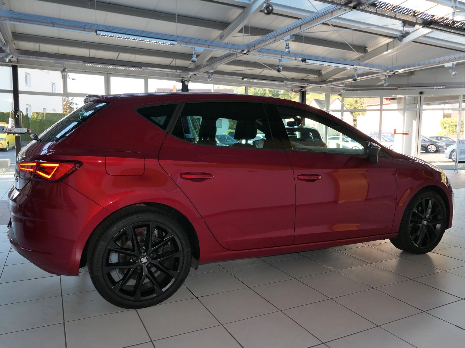 Fahrzeugabbildung SEAT Leon 1.5 FR Black Edit.*LM*NAVI*ACC*Soundsy.Subw