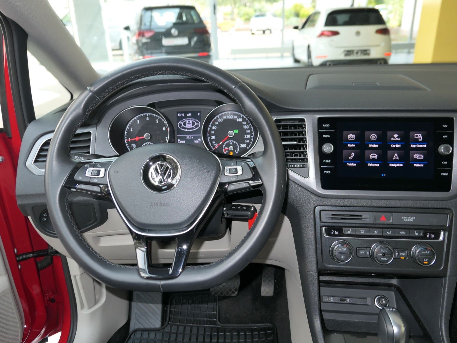 Fahrzeugabbildung Volkswagen Golf Sportsvan VII 1.5 TSI*DSG*NAVI*AHK*ACC*PDC