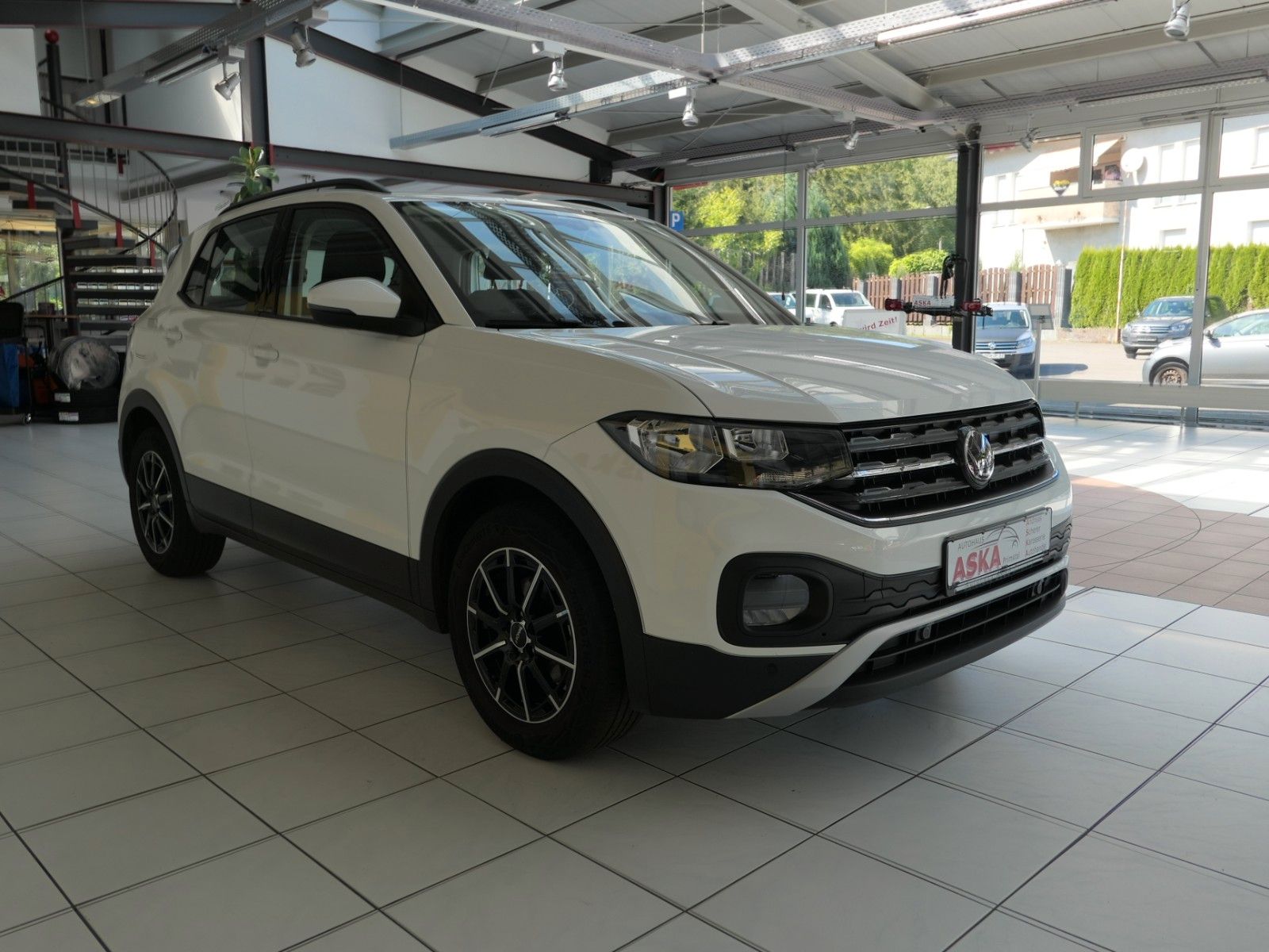 Fahrzeugabbildung Volkswagen T-Cross Life*AppConnect* SHZ*LM*Notbremsass.