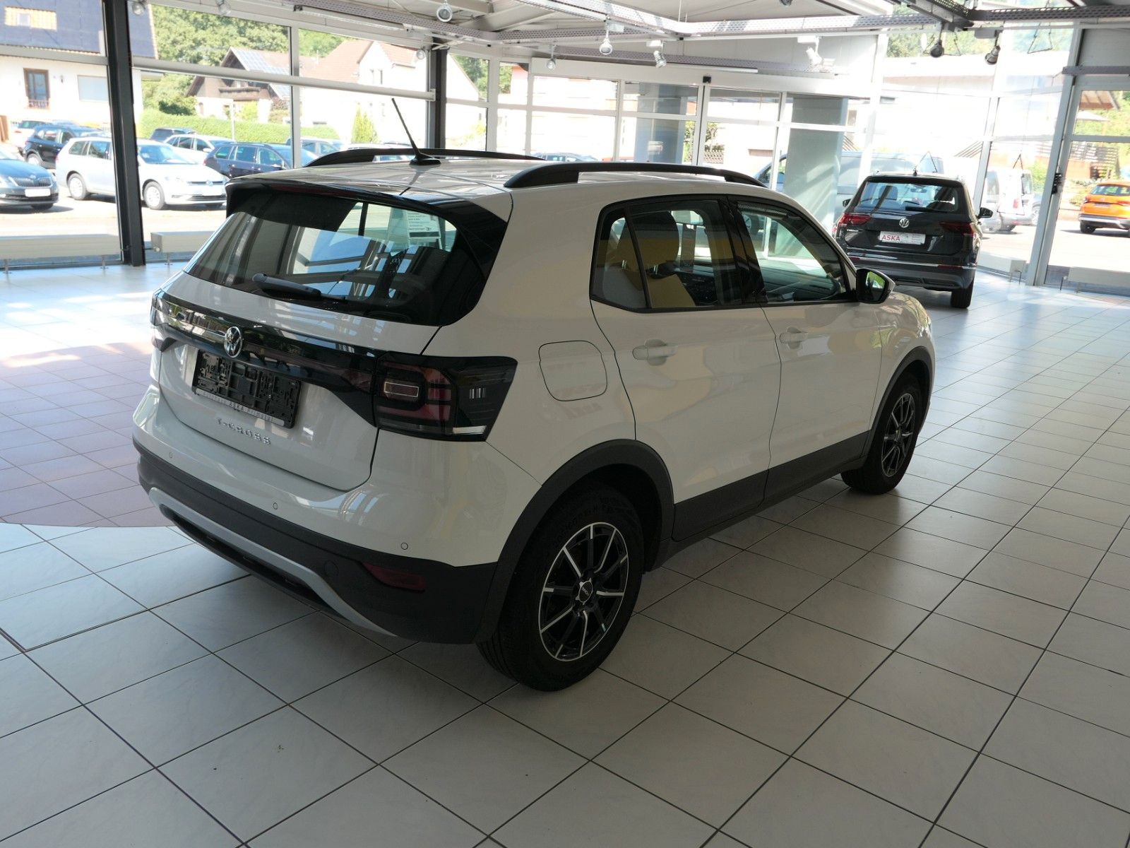 Fahrzeugabbildung Volkswagen T-Cross Life*AppConnect* SHZ*LM*Notbremsass.