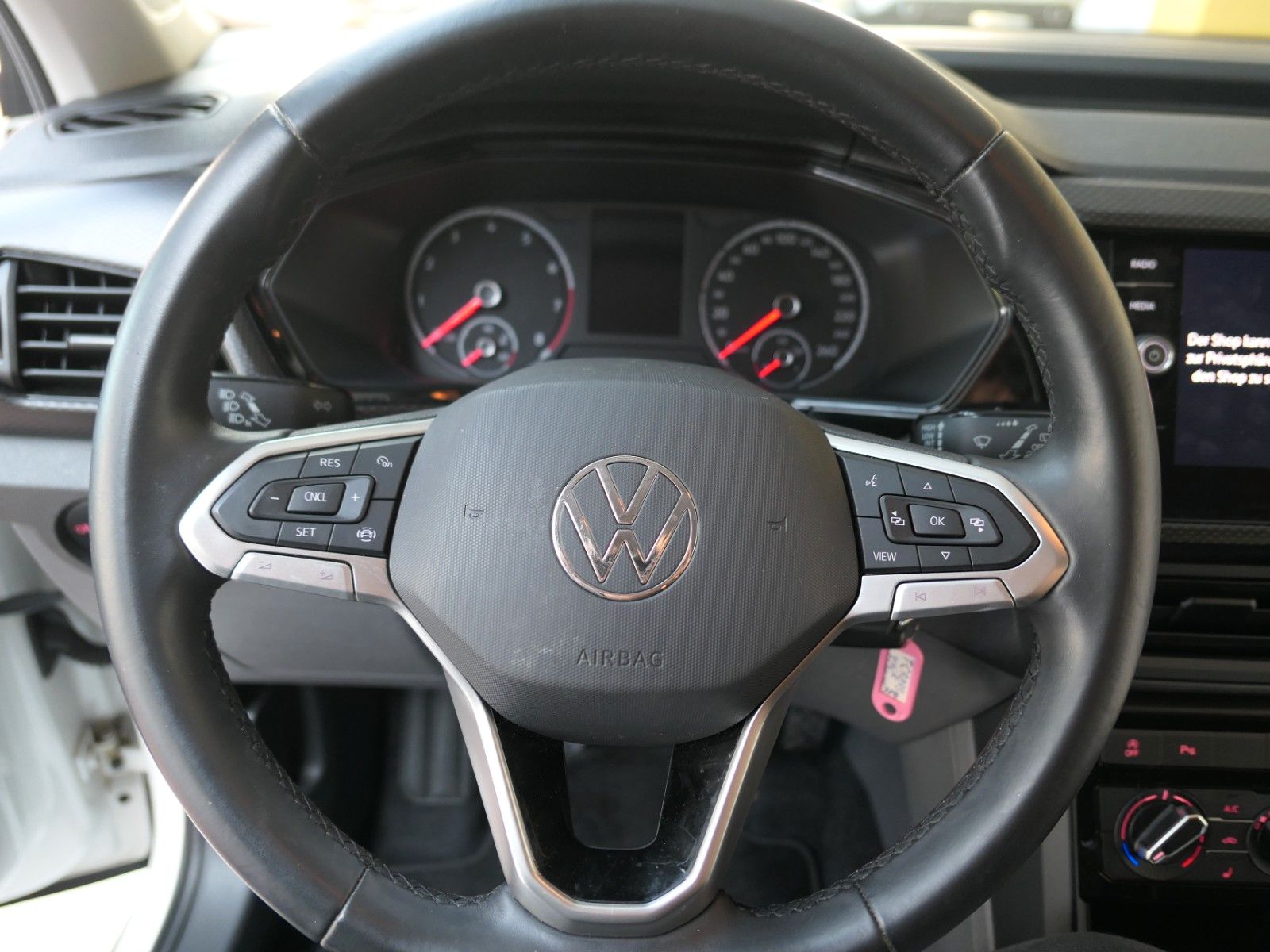 Fahrzeugabbildung Volkswagen T-Cross Life*AppConnect* SHZ*LM*Notbremsass.