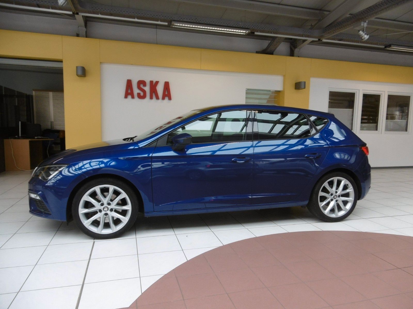 Fahrzeugabbildung SEAT Leon FR 1.8 TSI DSG - Sportpaket - Panoramadach