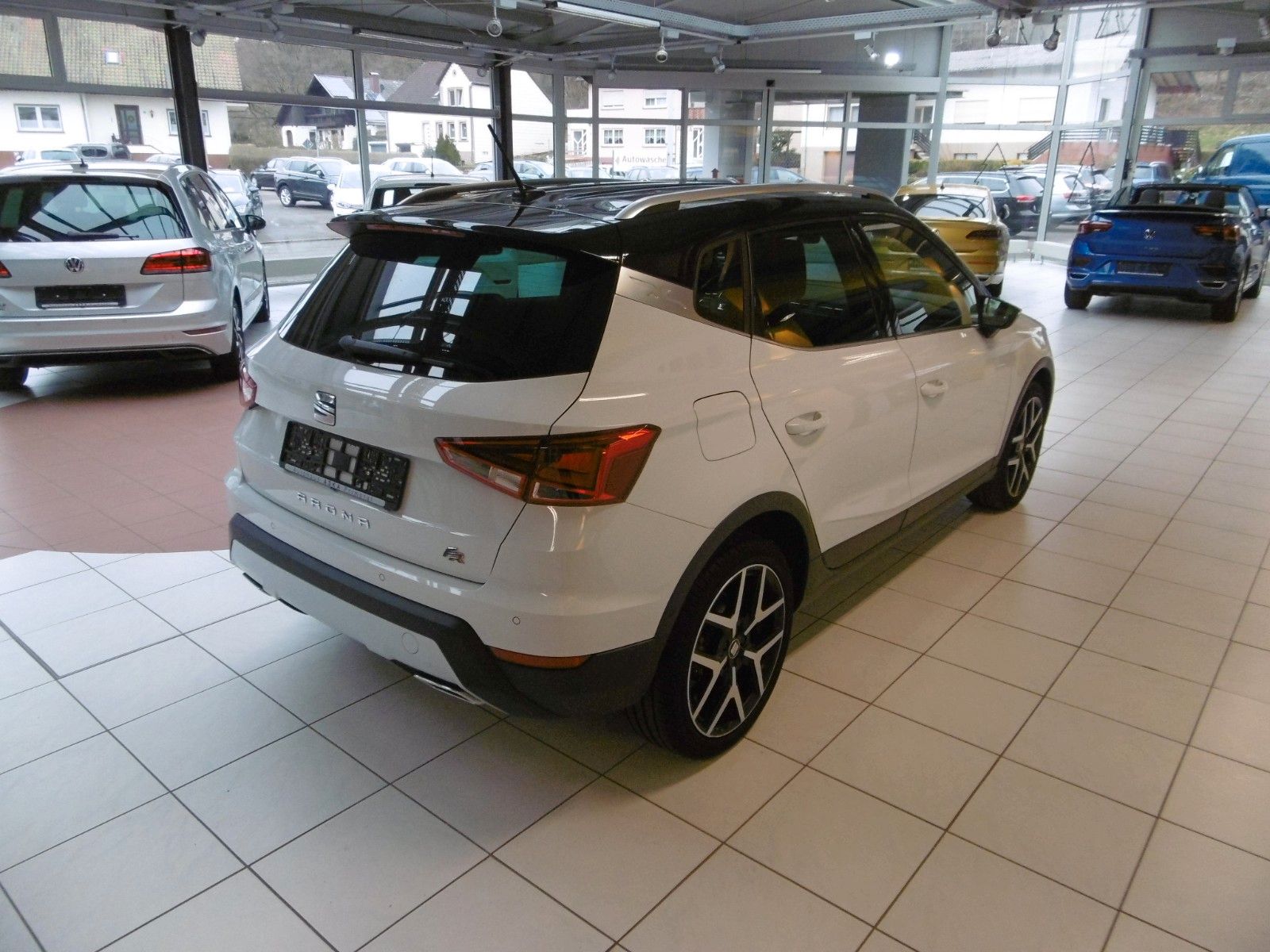 Fahrzeugabbildung SEAT Arona TSI FR Sportline BeatsAudio LM Navigation