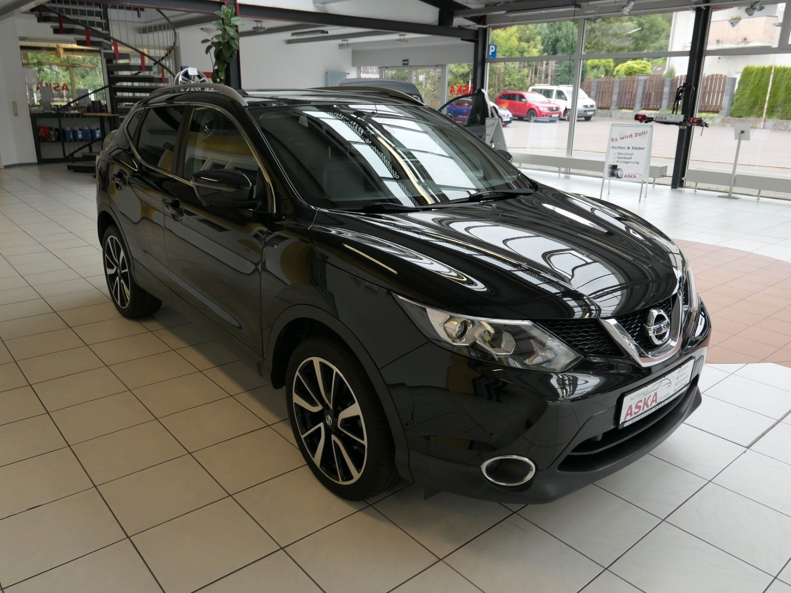 Fahrzeugabbildung Nissan Qashqai Tekna 1.2 DIG-T Navi*Kamera*8-fach*Pano