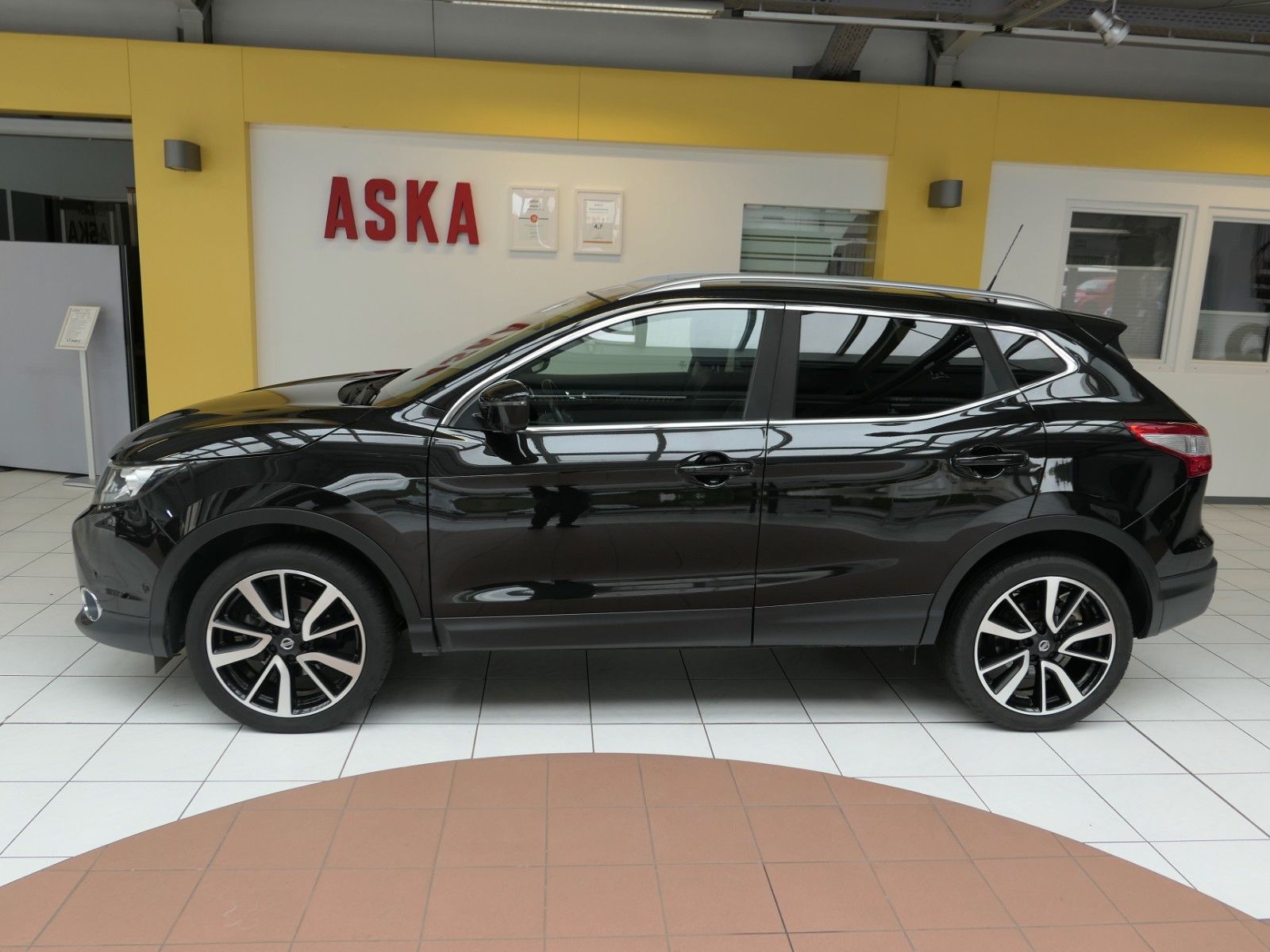 Fahrzeugabbildung Nissan Qashqai Tekna 1.2 DIG-T Navi*Kamera*8-fach*Pano