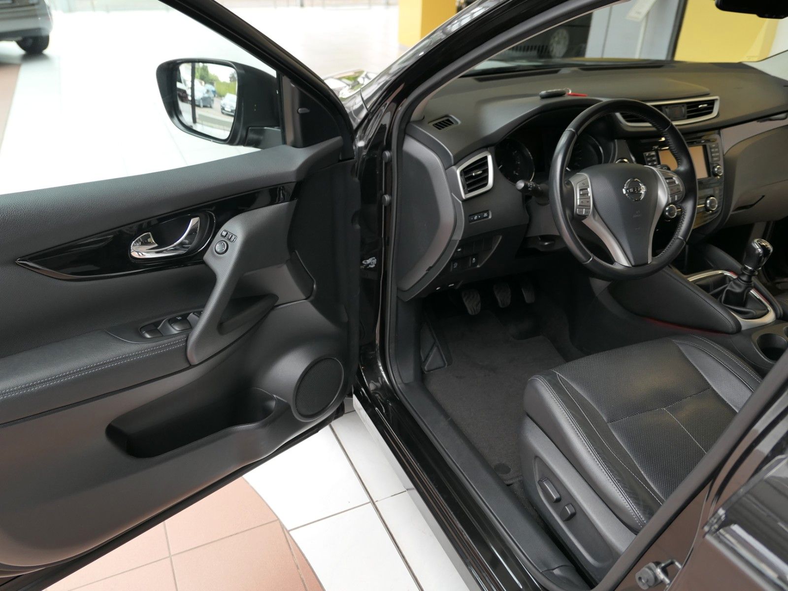 Fahrzeugabbildung Nissan Qashqai Tekna 1.2 DIG-T Navi*Kamera*8-fach*Pano