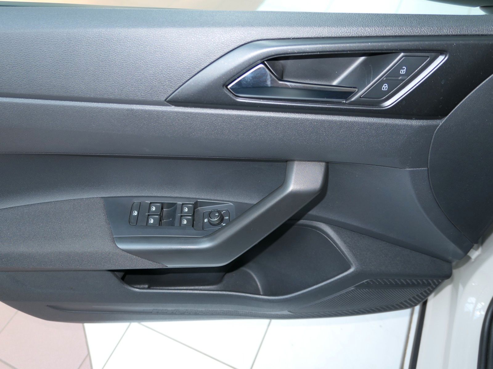 Fahrzeugabbildung Volkswagen Taigo TSI,PDC v+h*Klima*LED Scheinwerfer*wie neu