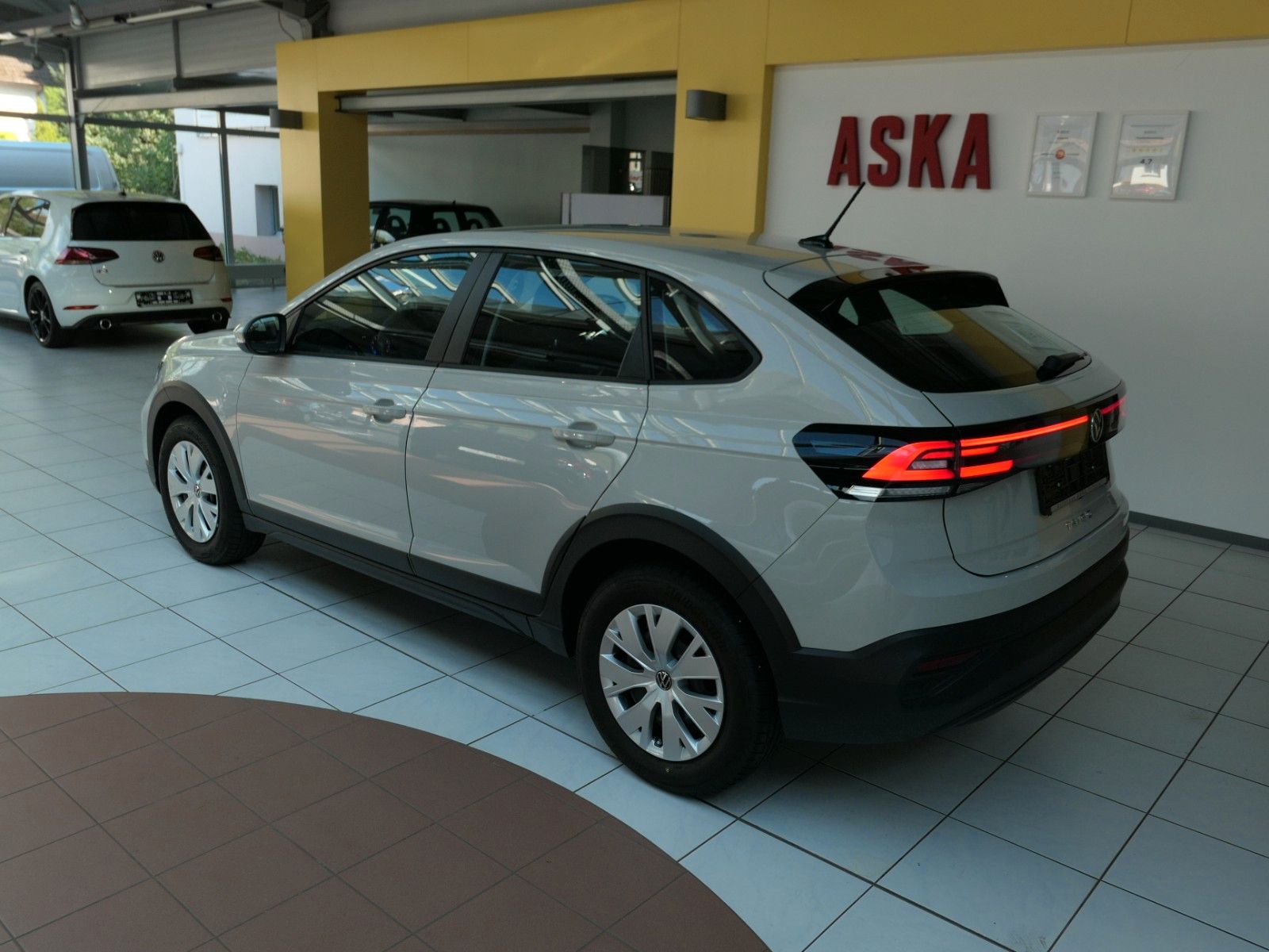 Fahrzeugabbildung Volkswagen Taigo TSI,PDC v+h*Klima*LED Scheinwerfer*wie neu