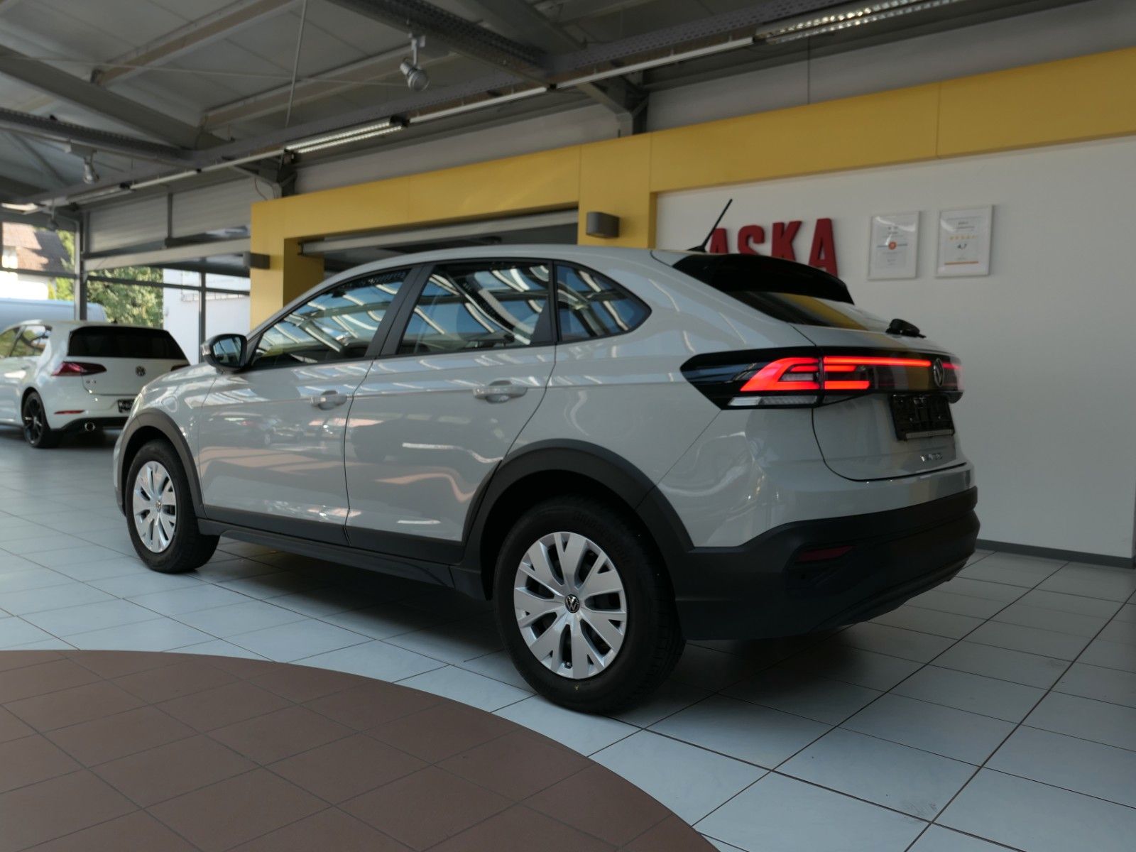 Fahrzeugabbildung Volkswagen Taigo TSI,PDC v+h*Klima*LED Scheinwerfer*wie neu