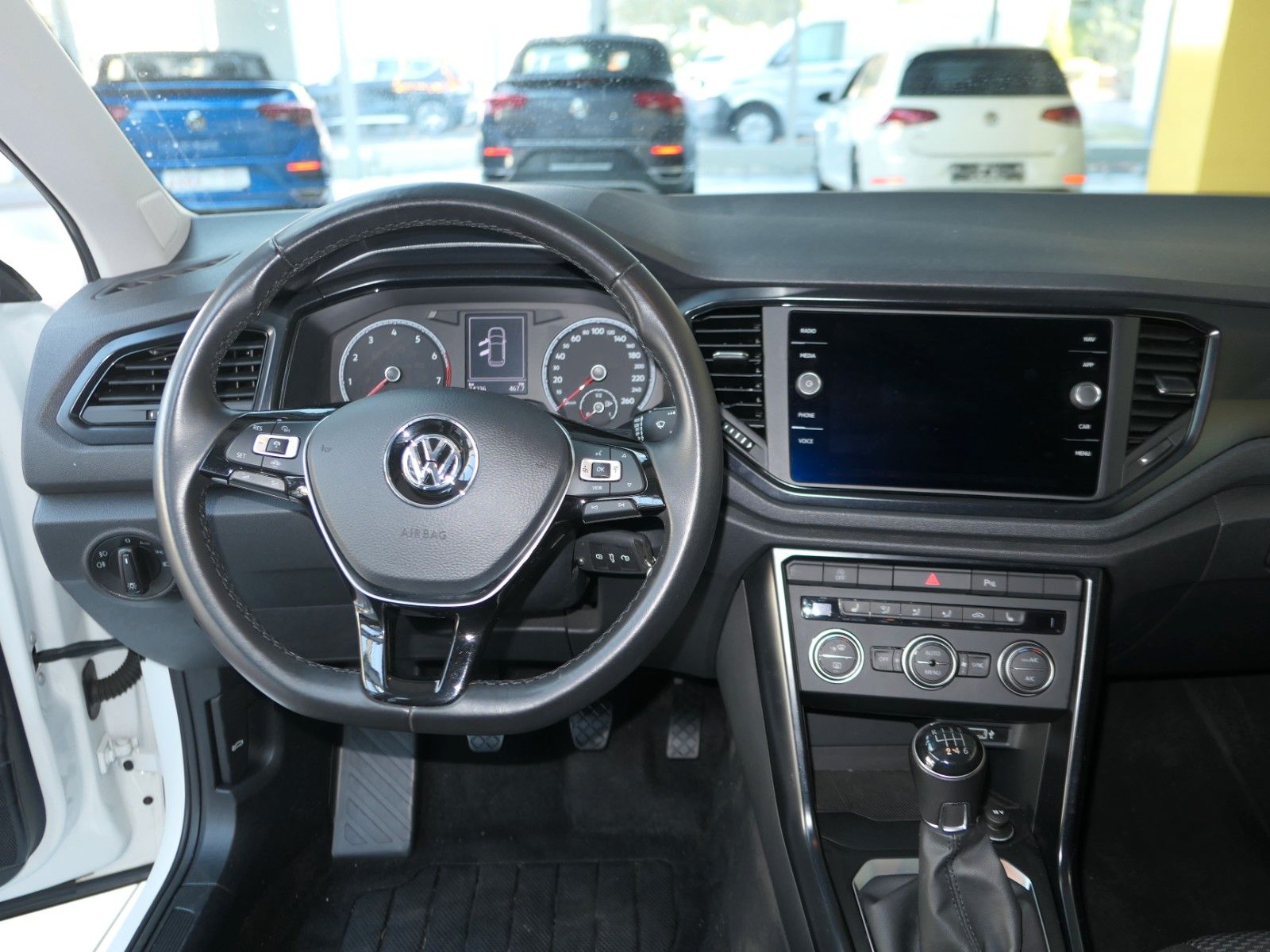 Fahrzeugabbildung Volkswagen T-Roc *Navi*+AppConnect*LM*ACC*Verkehrzeichenerk