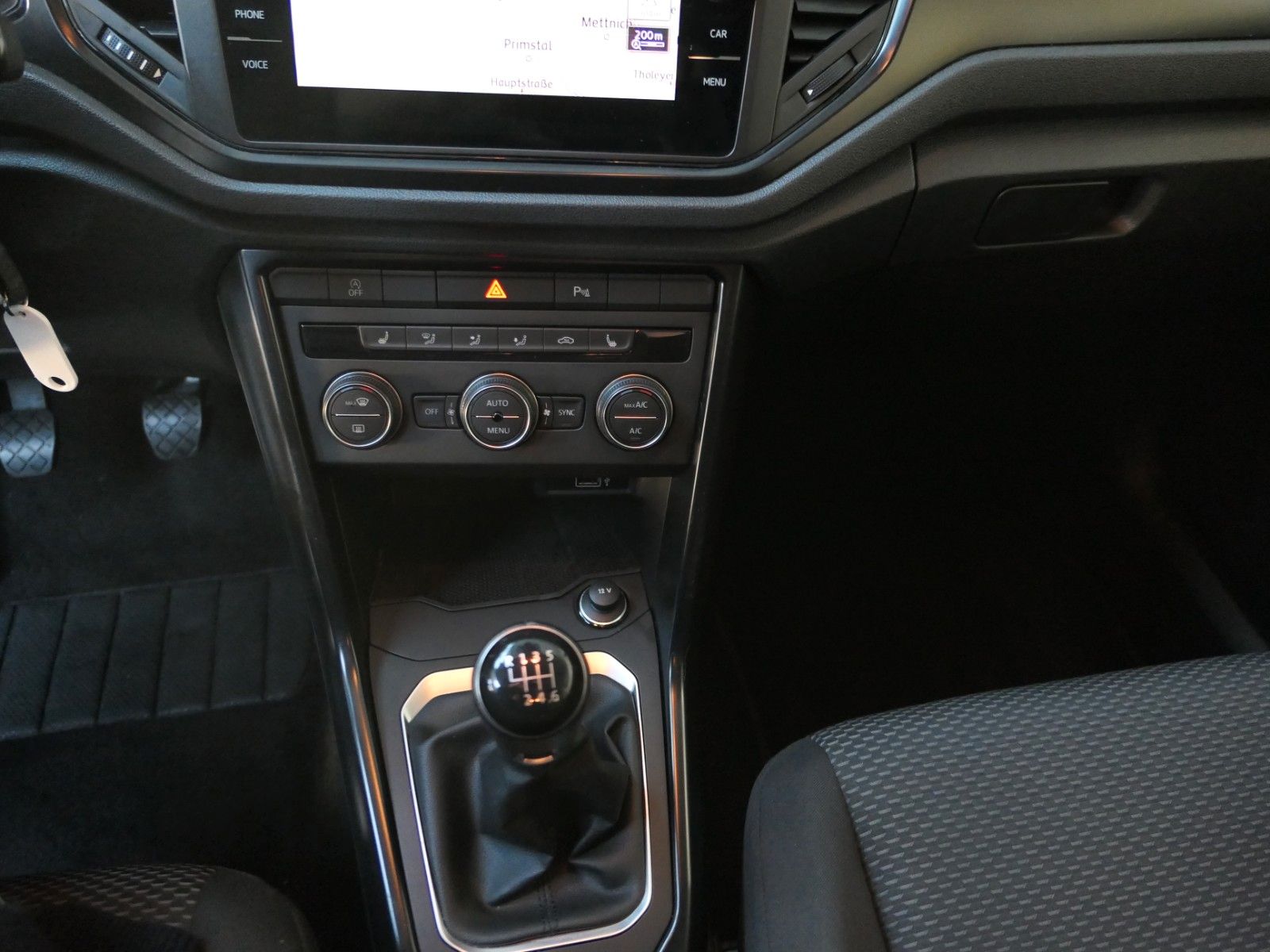 Fahrzeugabbildung Volkswagen T-Roc *Navi*+AppConnect*LM*ACC*Verkehrzeichenerk