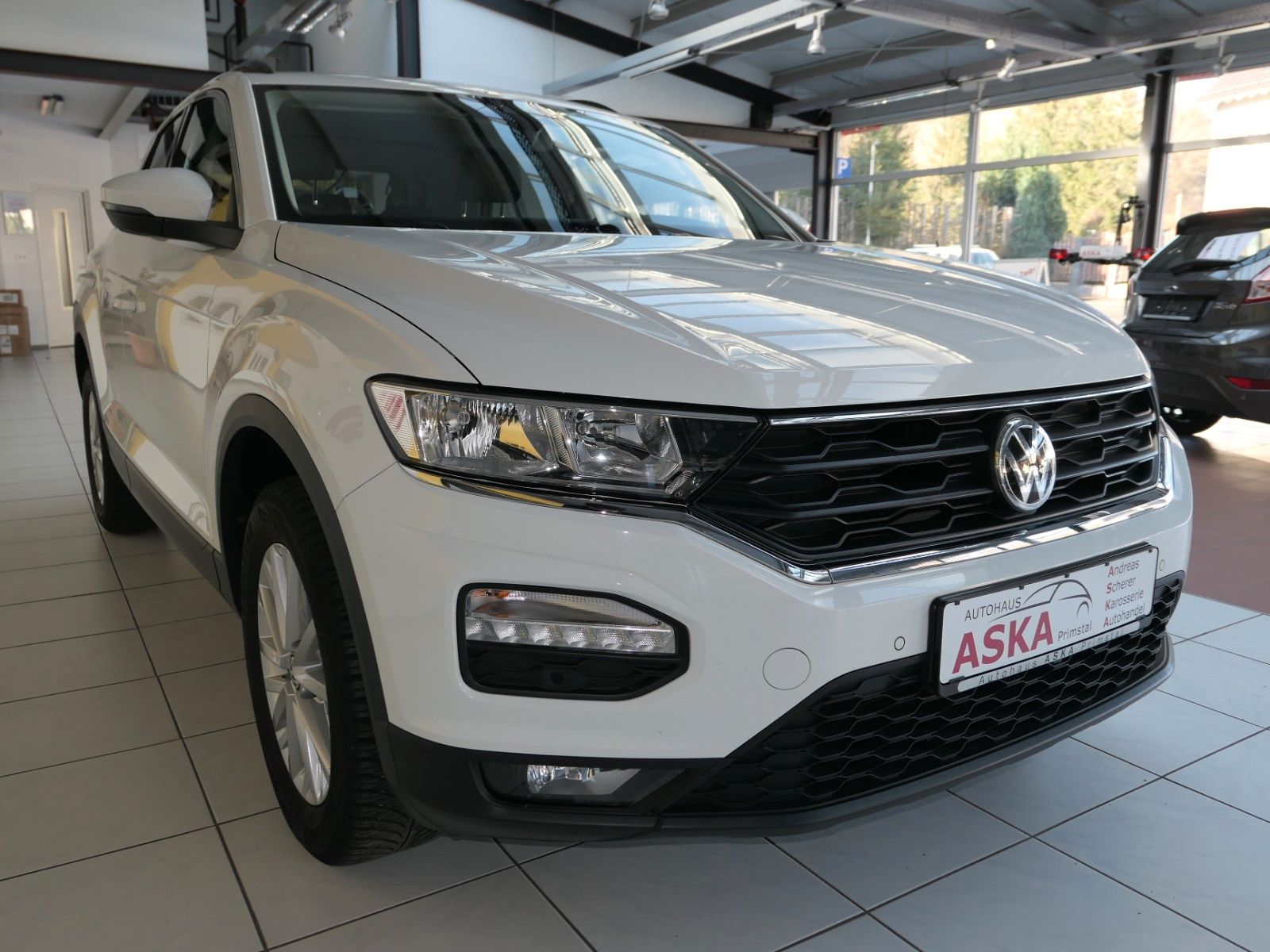 Fahrzeugabbildung Volkswagen T-Roc *Navi*+AppConnect*LM*ACC*Verkehrzeichenerk