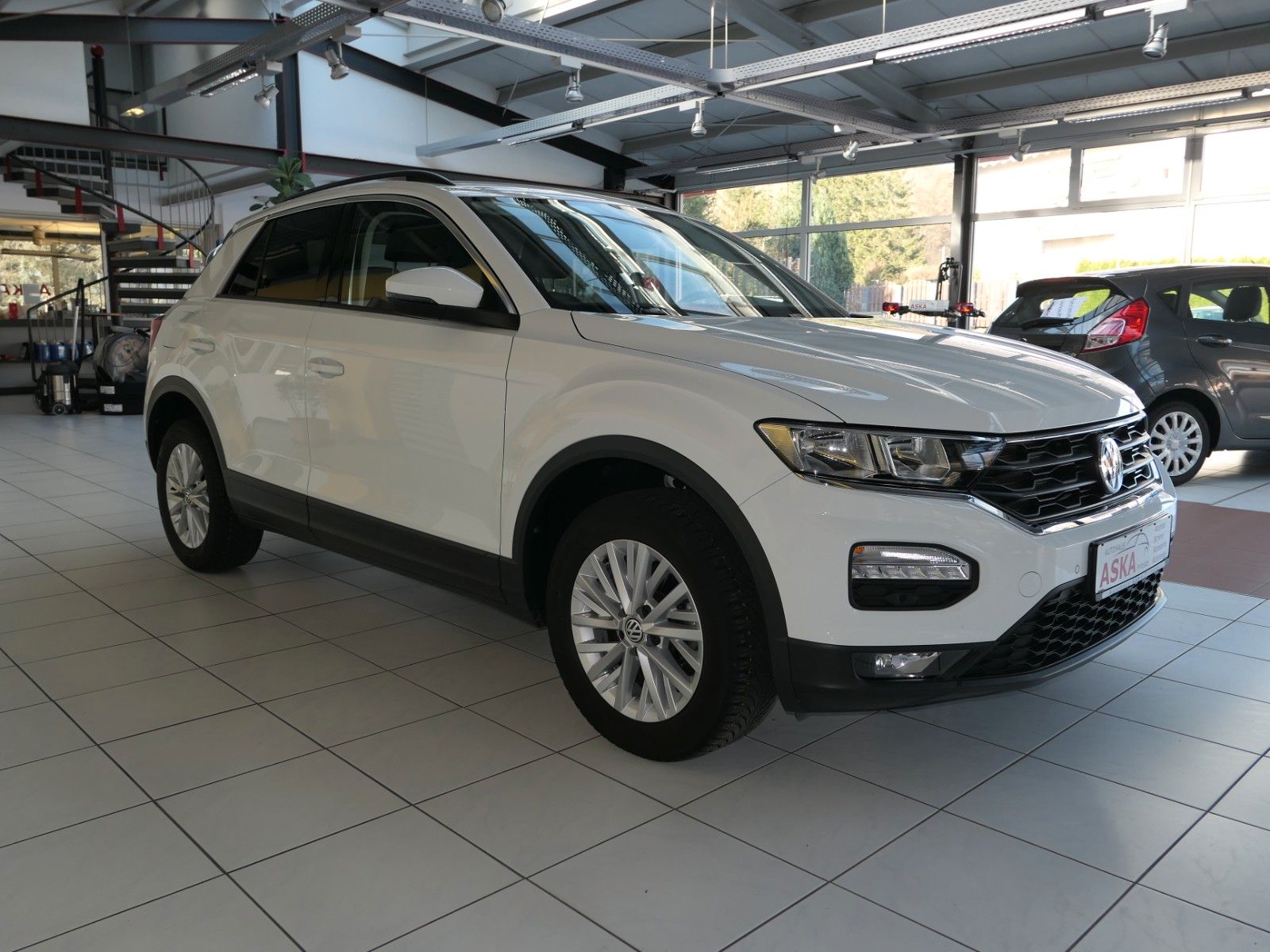 Fahrzeugabbildung Volkswagen T-Roc *Navi*+AppConnect*LM*ACC*Verkehrzeichenerk