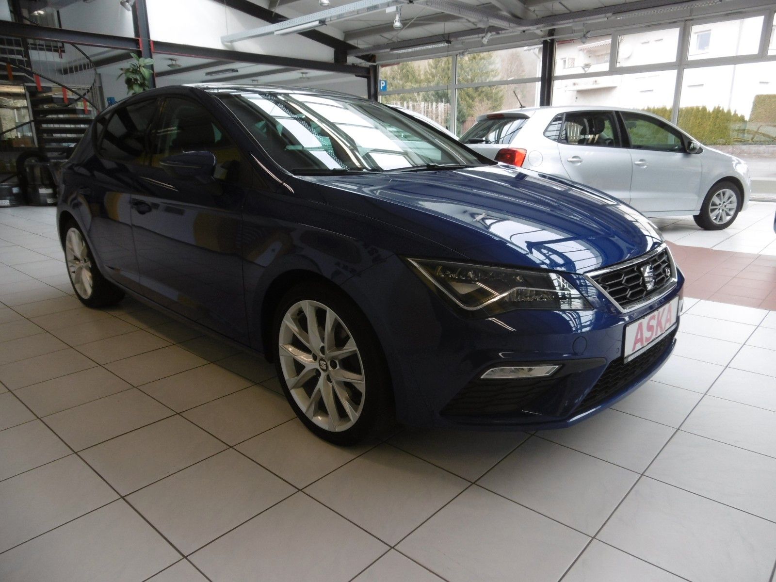 Fahrzeugabbildung SEAT Leon FR 1.8 TSI 180 PS DSG NAVI*Panoramadach*LM*