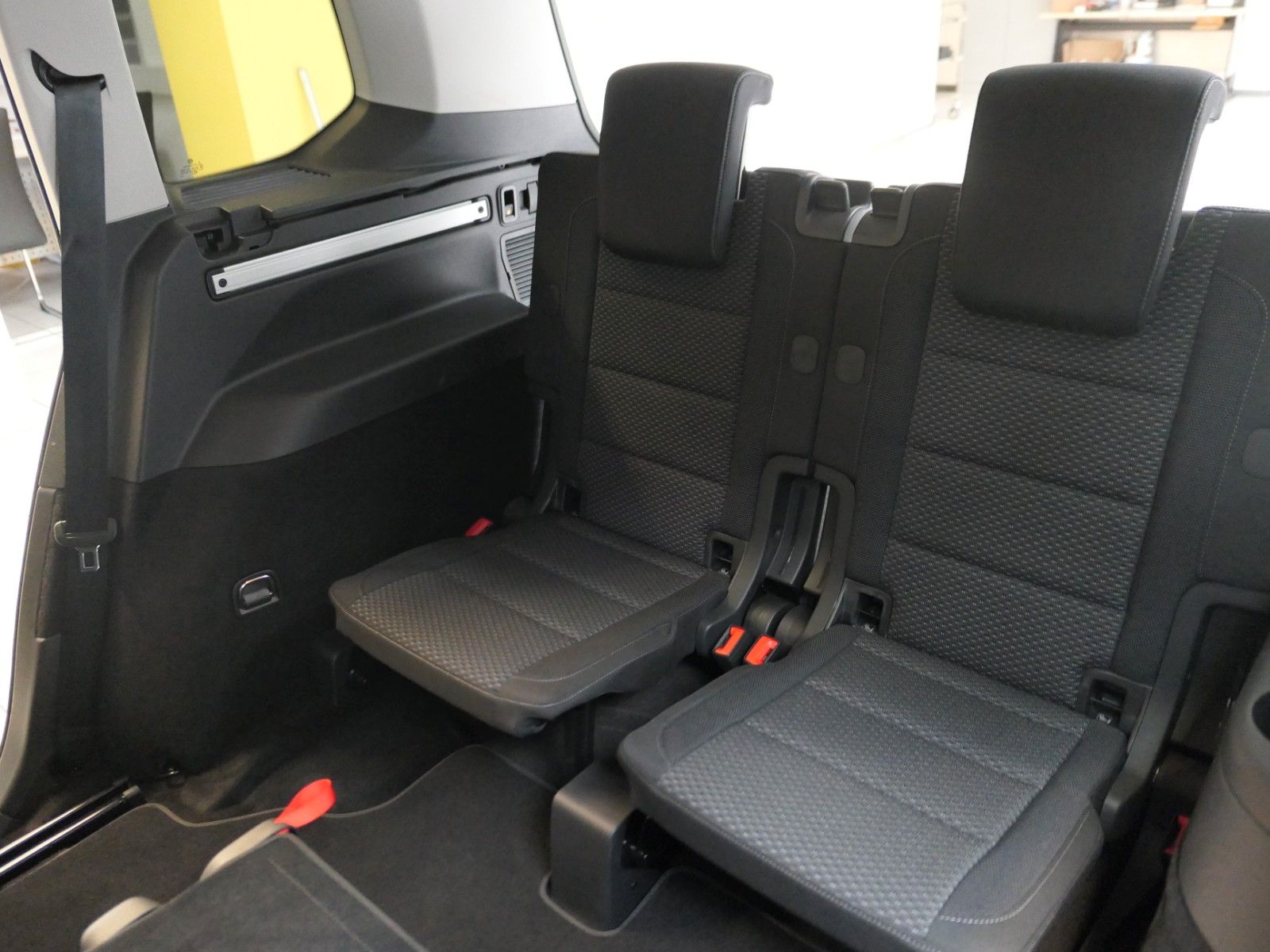 Fahrzeugabbildung Volkswagen Touran 1.5 TSI *7 Sitze*NAVI*AHK*ACC*RFK*LED...