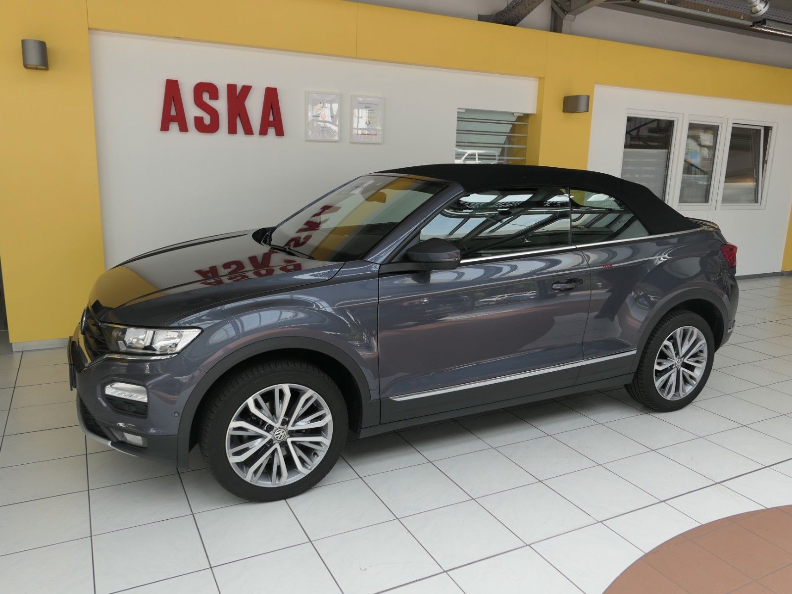 Fahrzeugabbildung Volkswagen T-Roc Cabrio Style *LM*ACC*NAVI*RFK+Ausparkass*