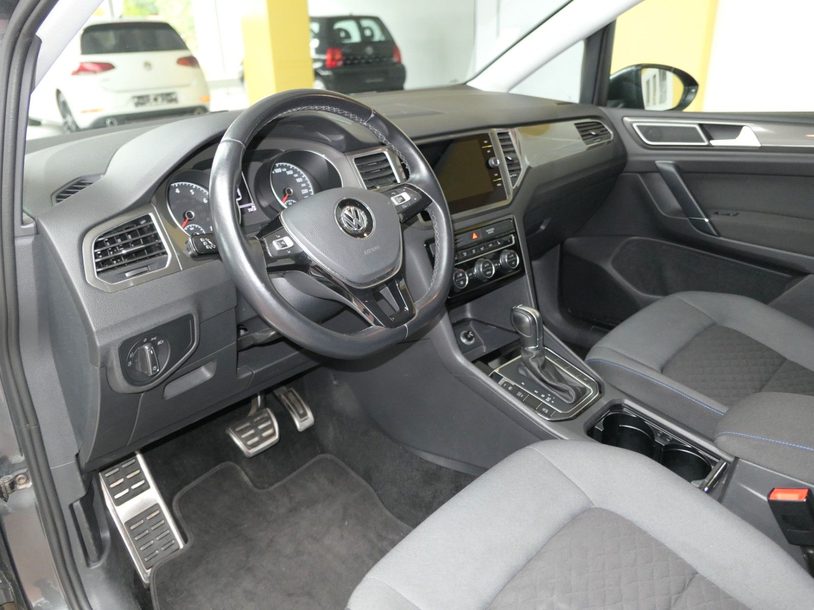 Fahrzeugabbildung Volkswagen Golf Sportsvan DSG NAVI+AppConnect LM