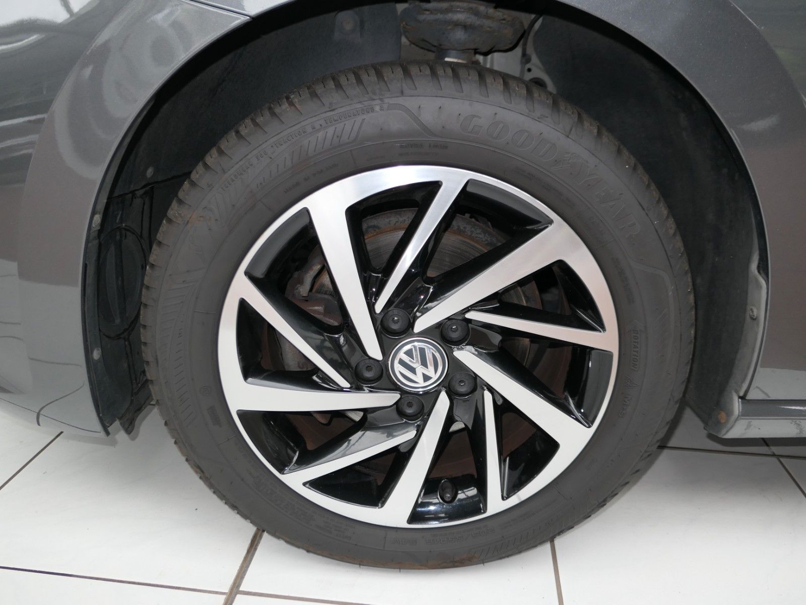 Fahrzeugabbildung Volkswagen Golf Sportsvan DSG NAVI+AppConnect LM