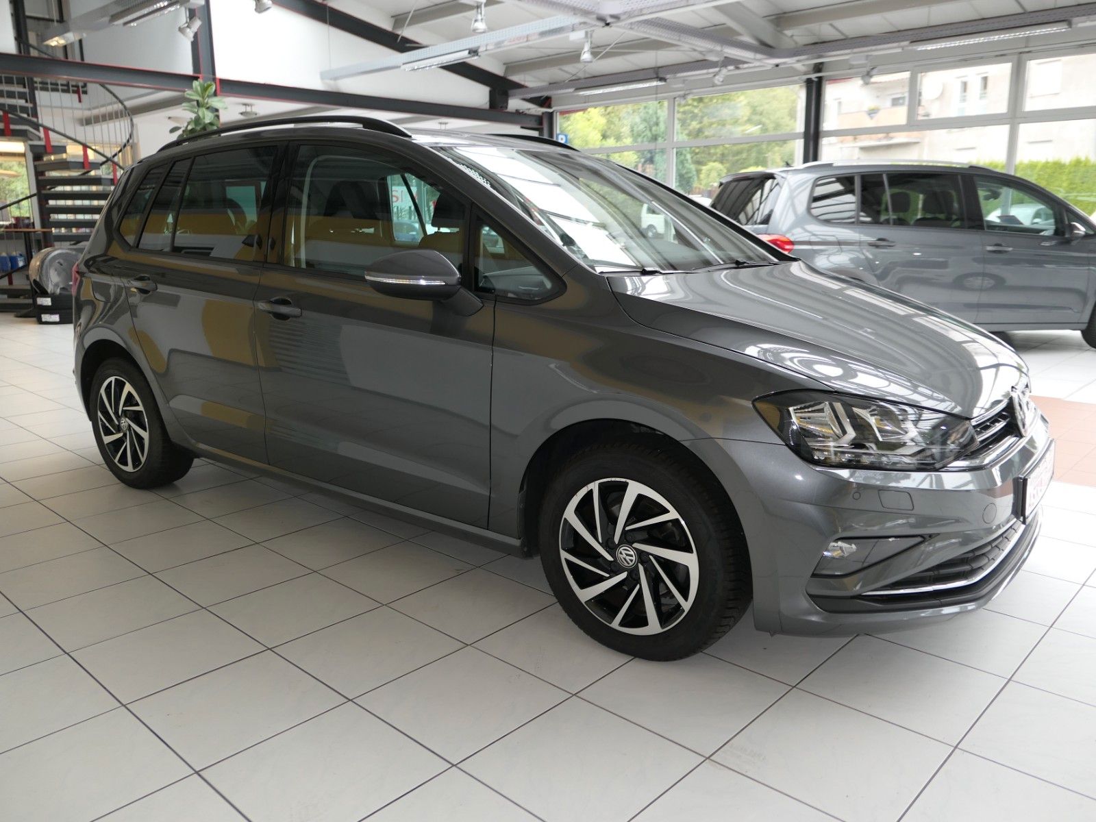 Fahrzeugabbildung Volkswagen Golf Sportsvan DSG NAVI+AppConnect LM