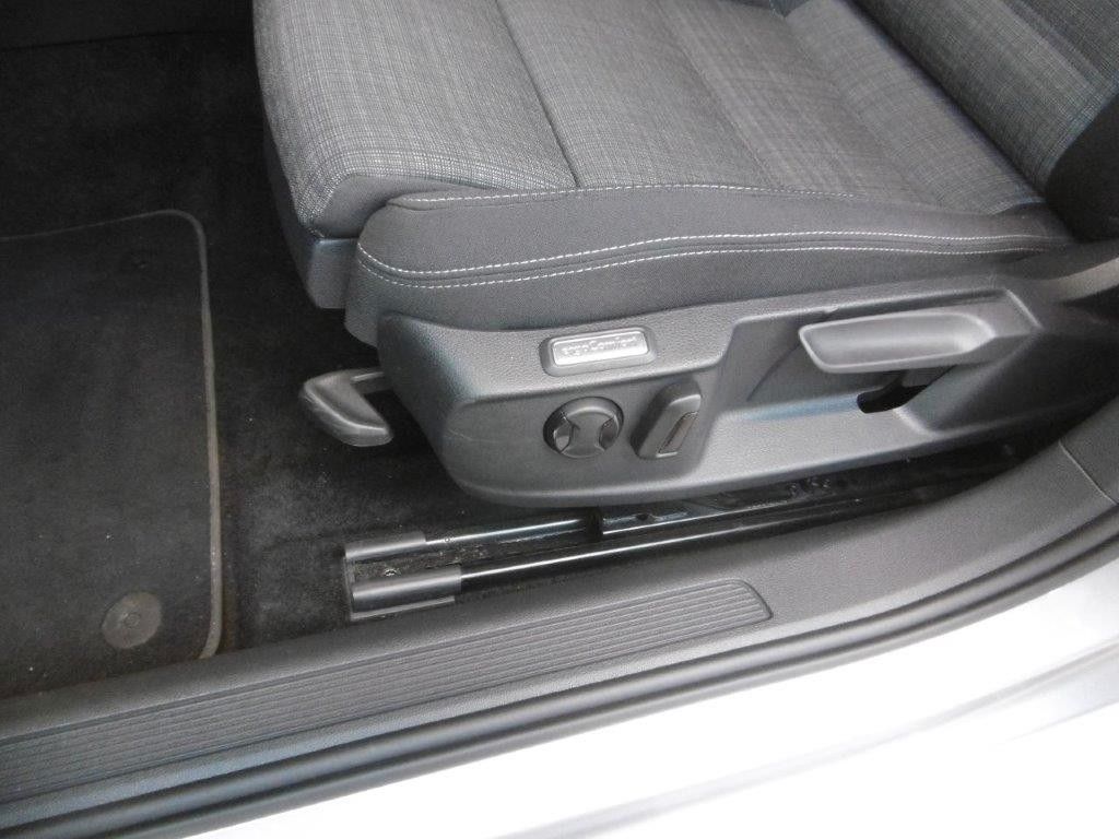 Fahrzeugabbildung Volkswagen Passat Variant 1.5 TSI  DSG NAVI LM AHK Komfort