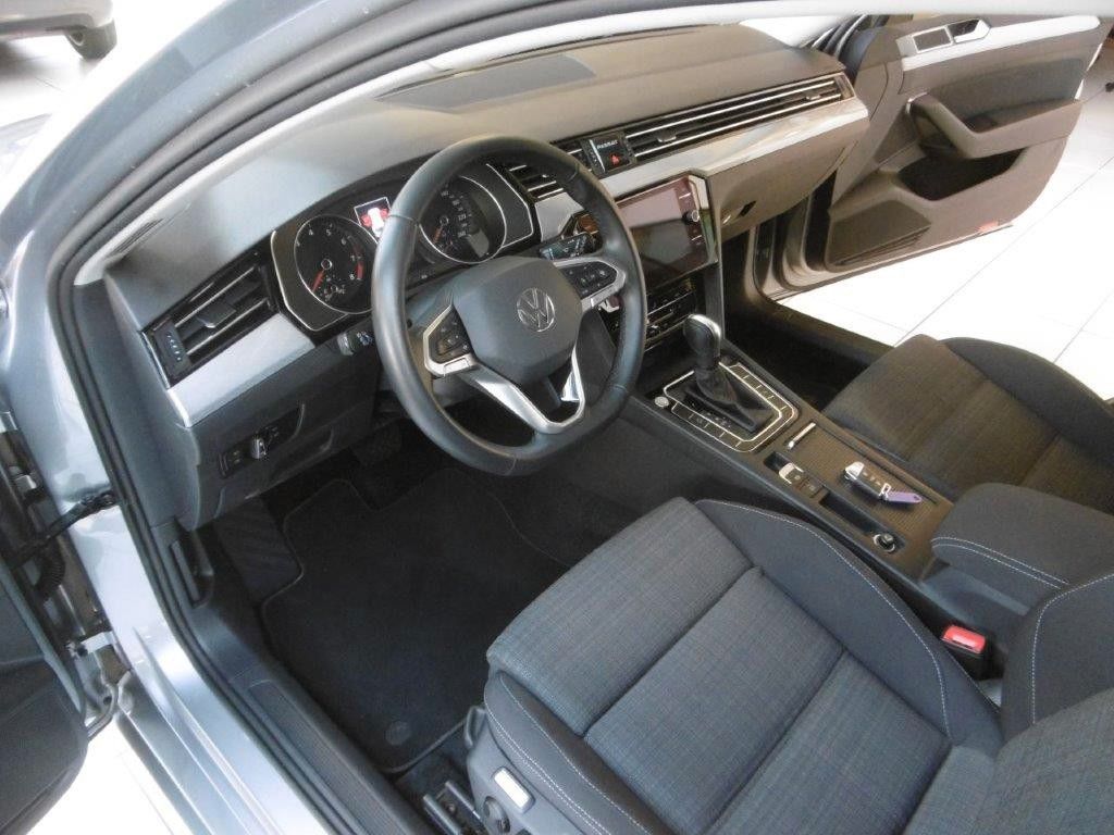 Fahrzeugabbildung Volkswagen Passat Variant 1.5 TSI  DSG NAVI LM AHK Komfort